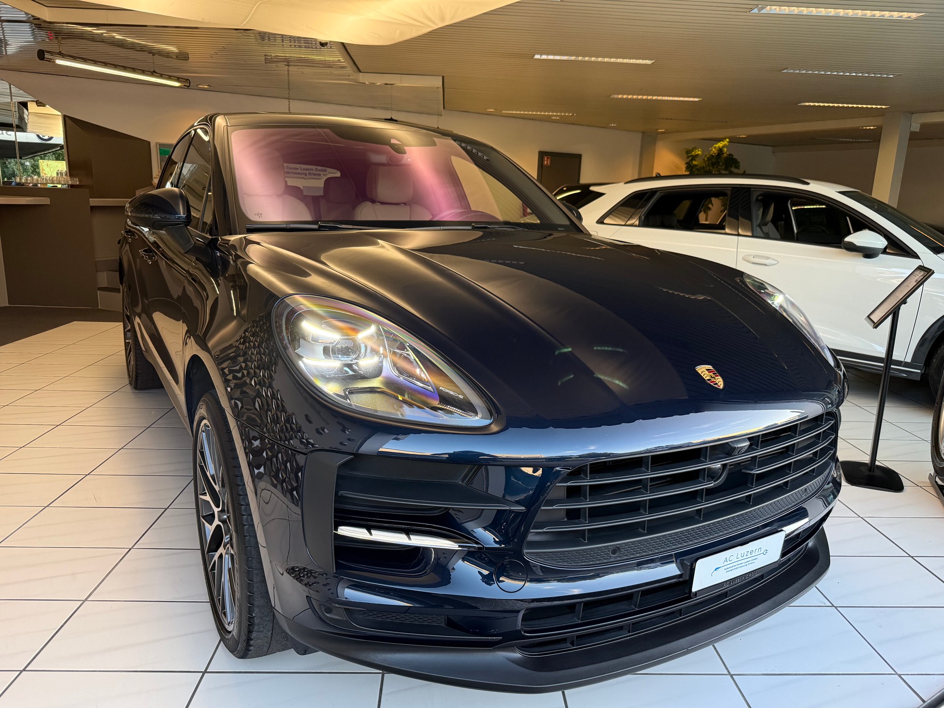 PORSCHE Macan PDK inkl. Porsche APPROVED Garantie-showroom-element-3