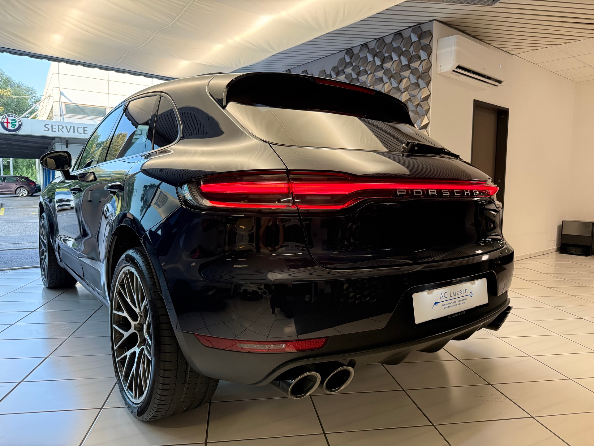 PORSCHE Macan PDK inkl. Porsche APPROVED Garantie-showroom-element-1