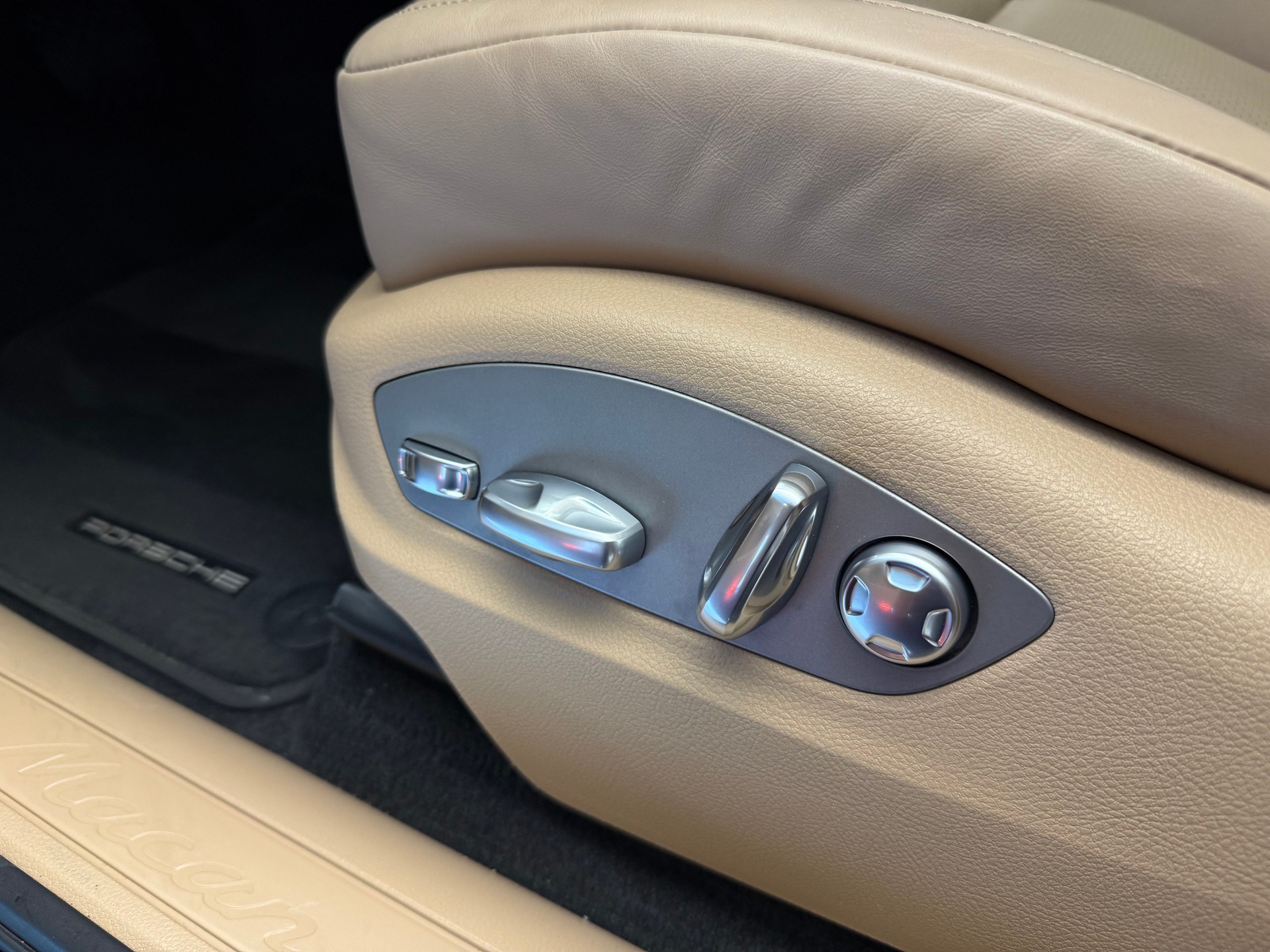 PORSCHE Macan PDK inkl. Porsche APPROVED Garantie-image-25