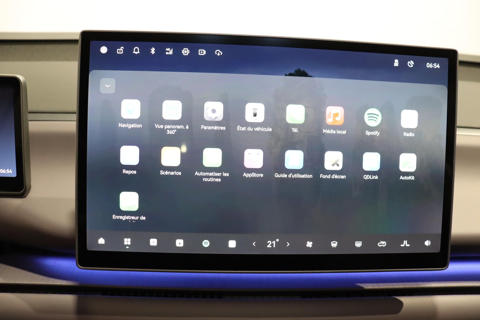 LEAPMOTOR C10 1.5 REEV Design-image-12