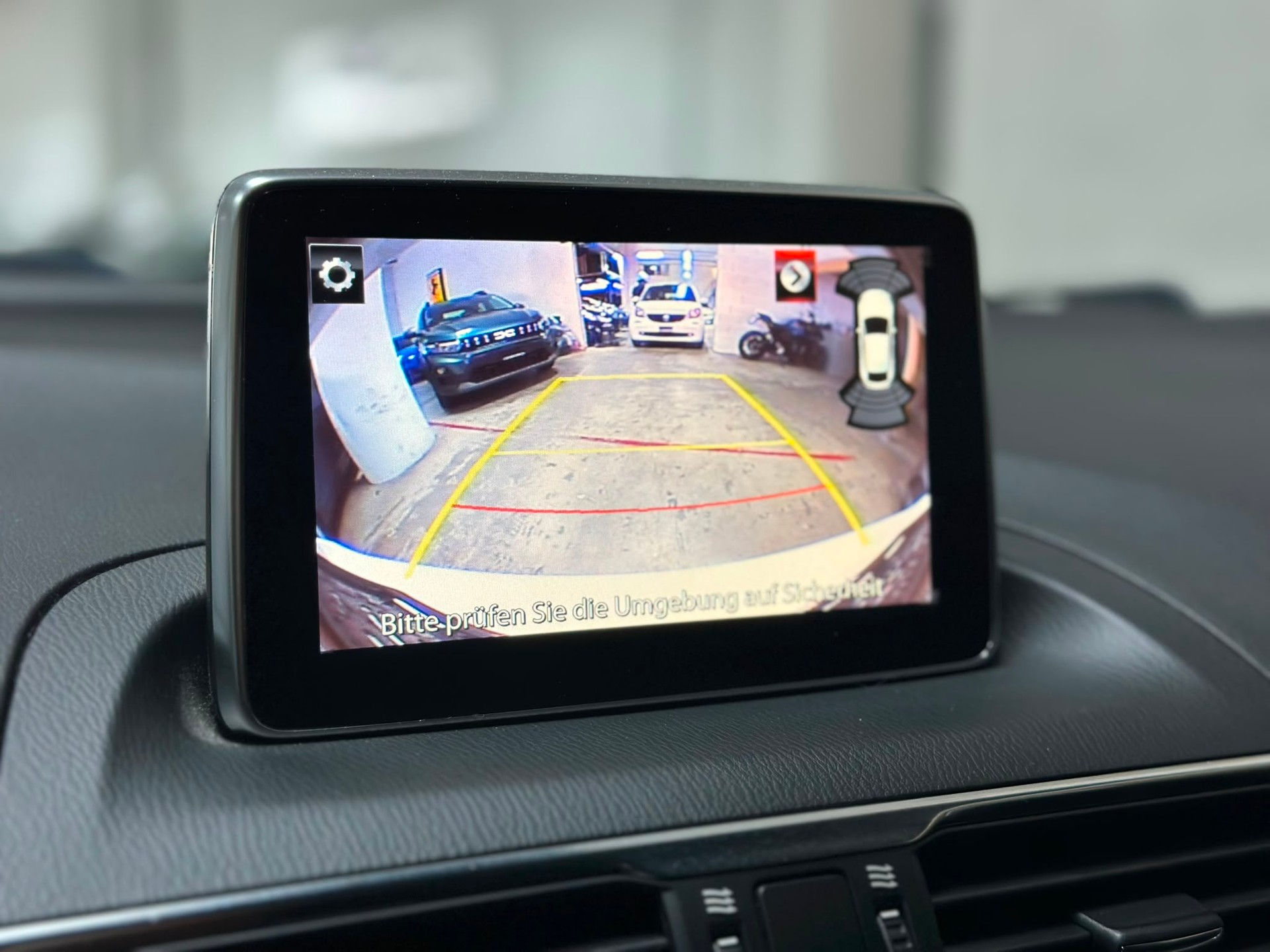 MAZDA 3 SKYACTIV-G 165 Revolution-image-12