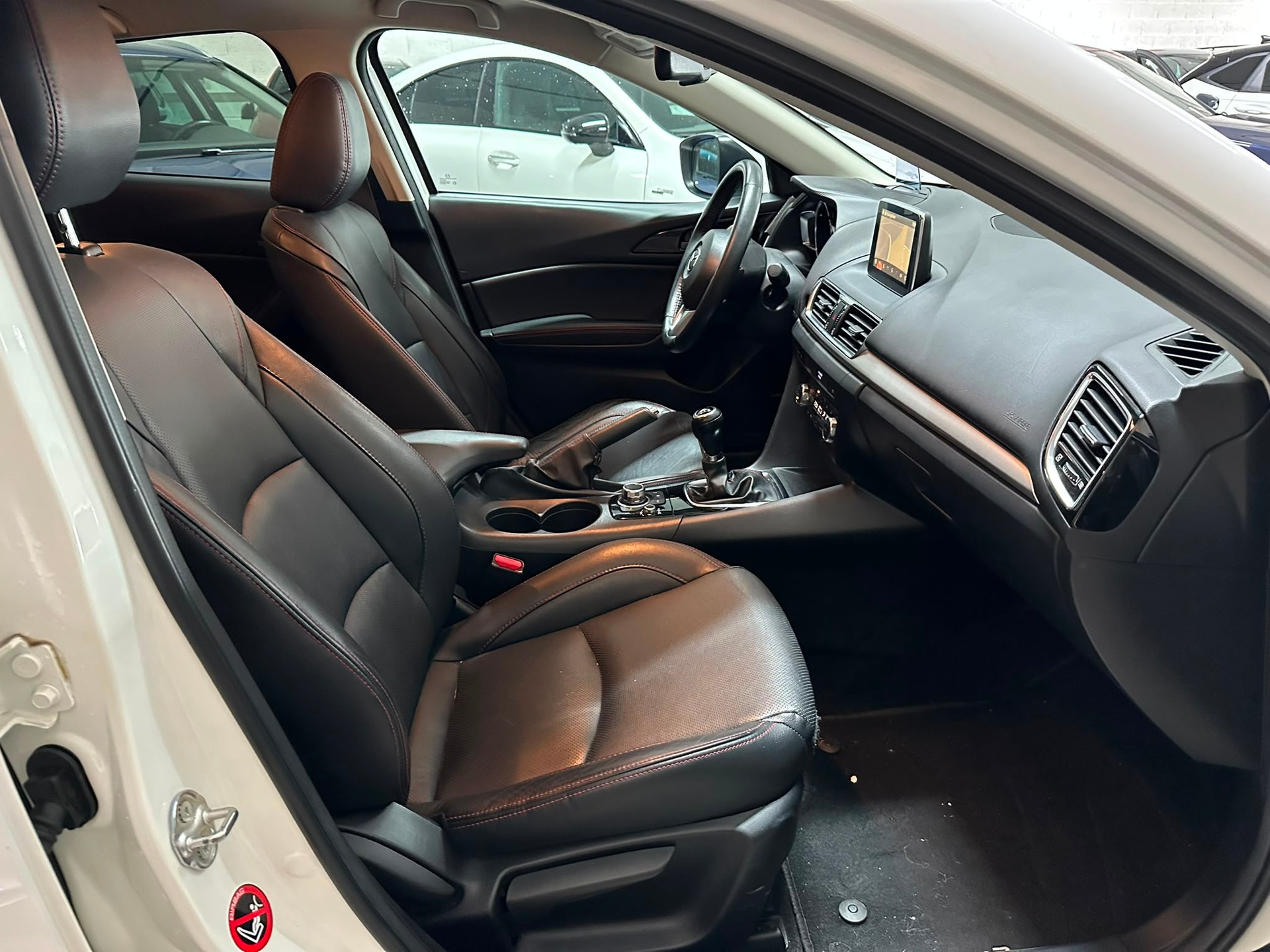 MAZDA 3 SKYACTIV-G 165 Revolution-image-9