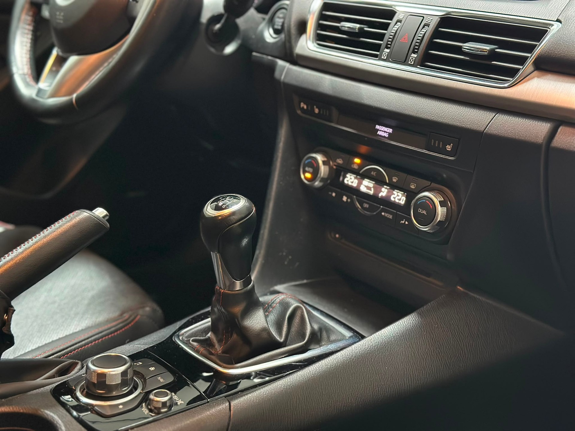 MAZDA 3 SKYACTIV-G 165 Revolution-image-10