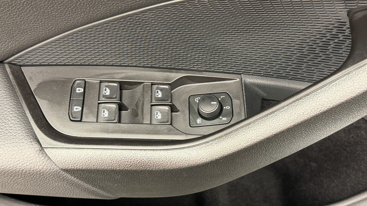 SKODA Octavia Combi 2.0 TDI DSG Selection-image-8