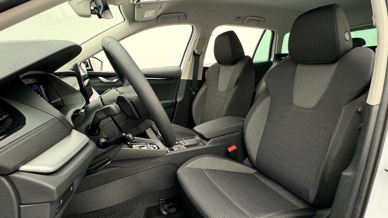 SKODA Octavia Combi 2.0 TDI DSG Selection-image-4
