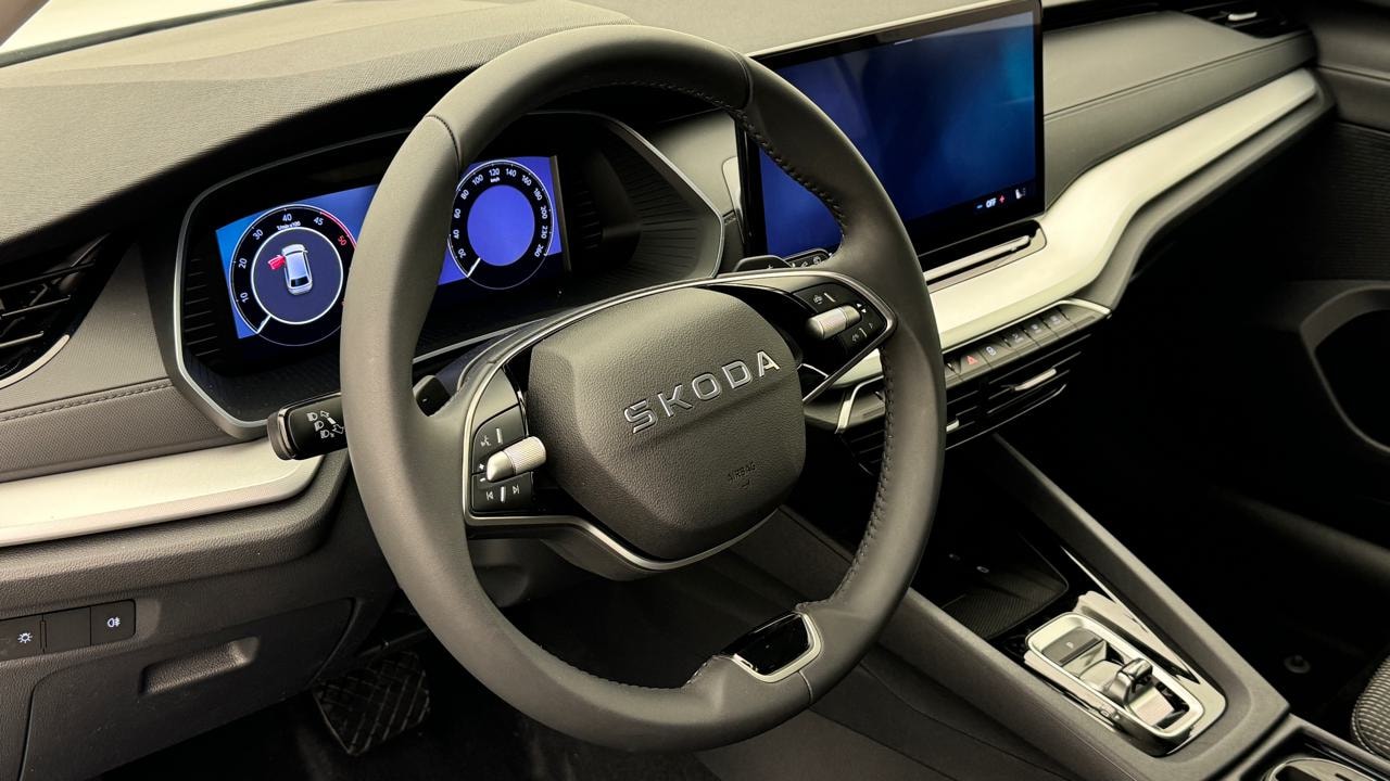 SKODA Octavia Combi 2.0 TDI DSG Selection-image-6