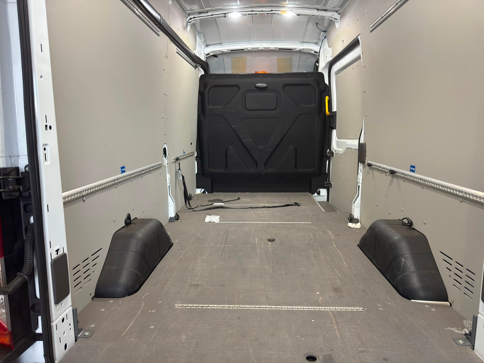 FORD Transit Van 350 L3H2 2.0 EcoBlue 185 Limited-image-9