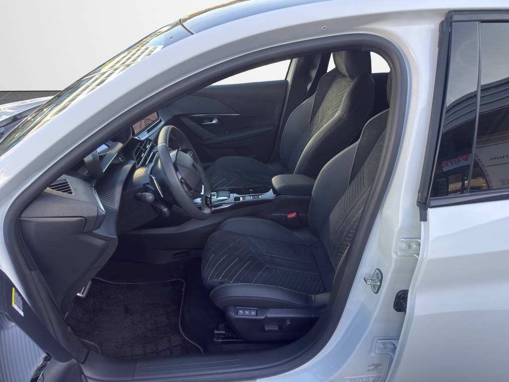 PEUGEOT 208 1.2 Hybrid 145 GT-image-8