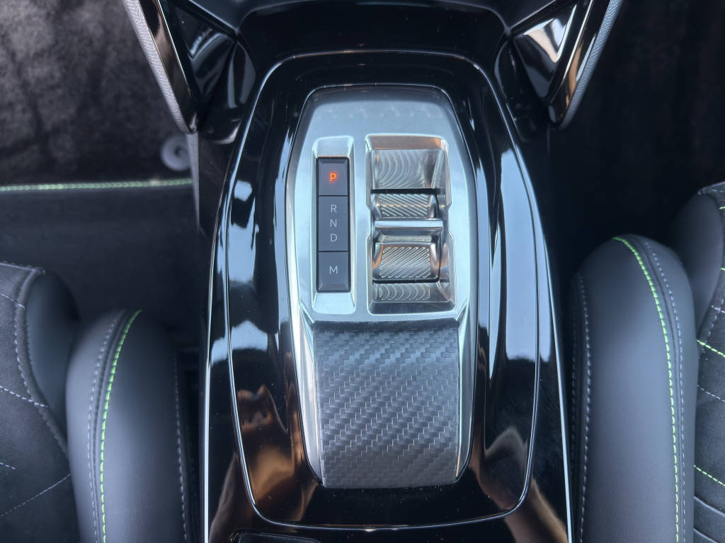 PEUGEOT 208 1.2 Hybrid 145 GT-image-12