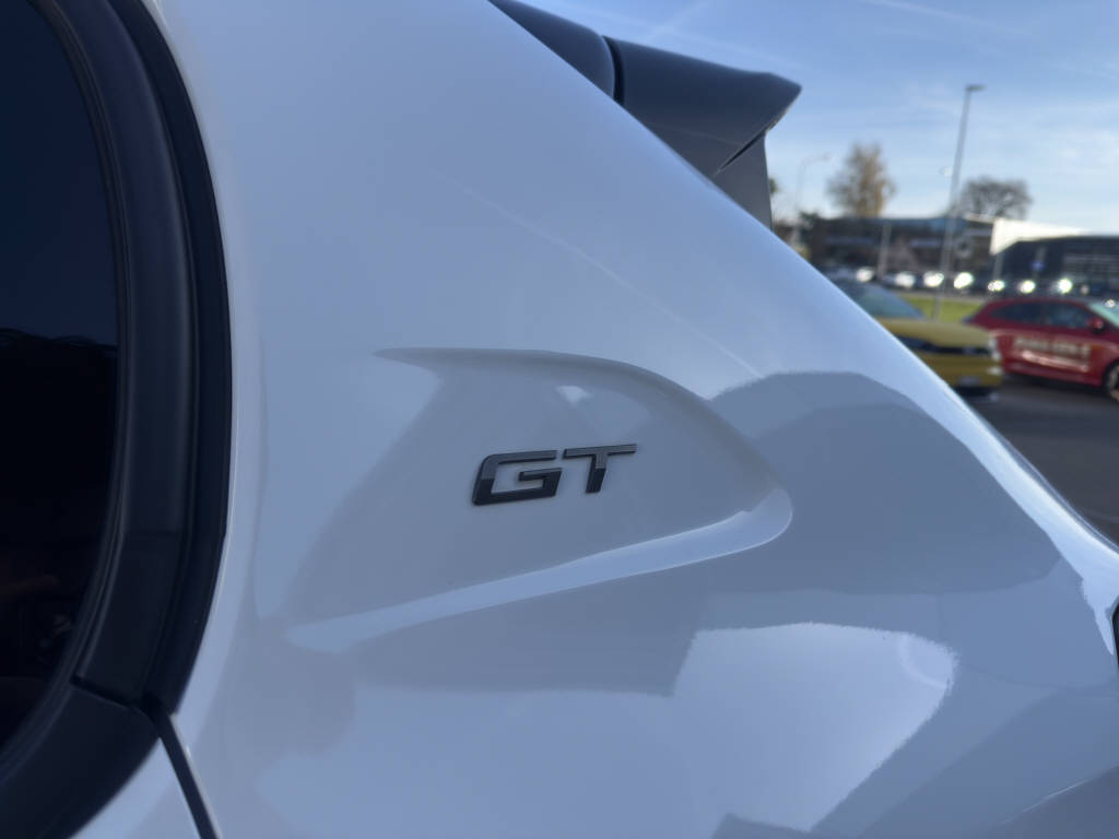 PEUGEOT 208 1.2 Hybrid 145 GT-image-17
