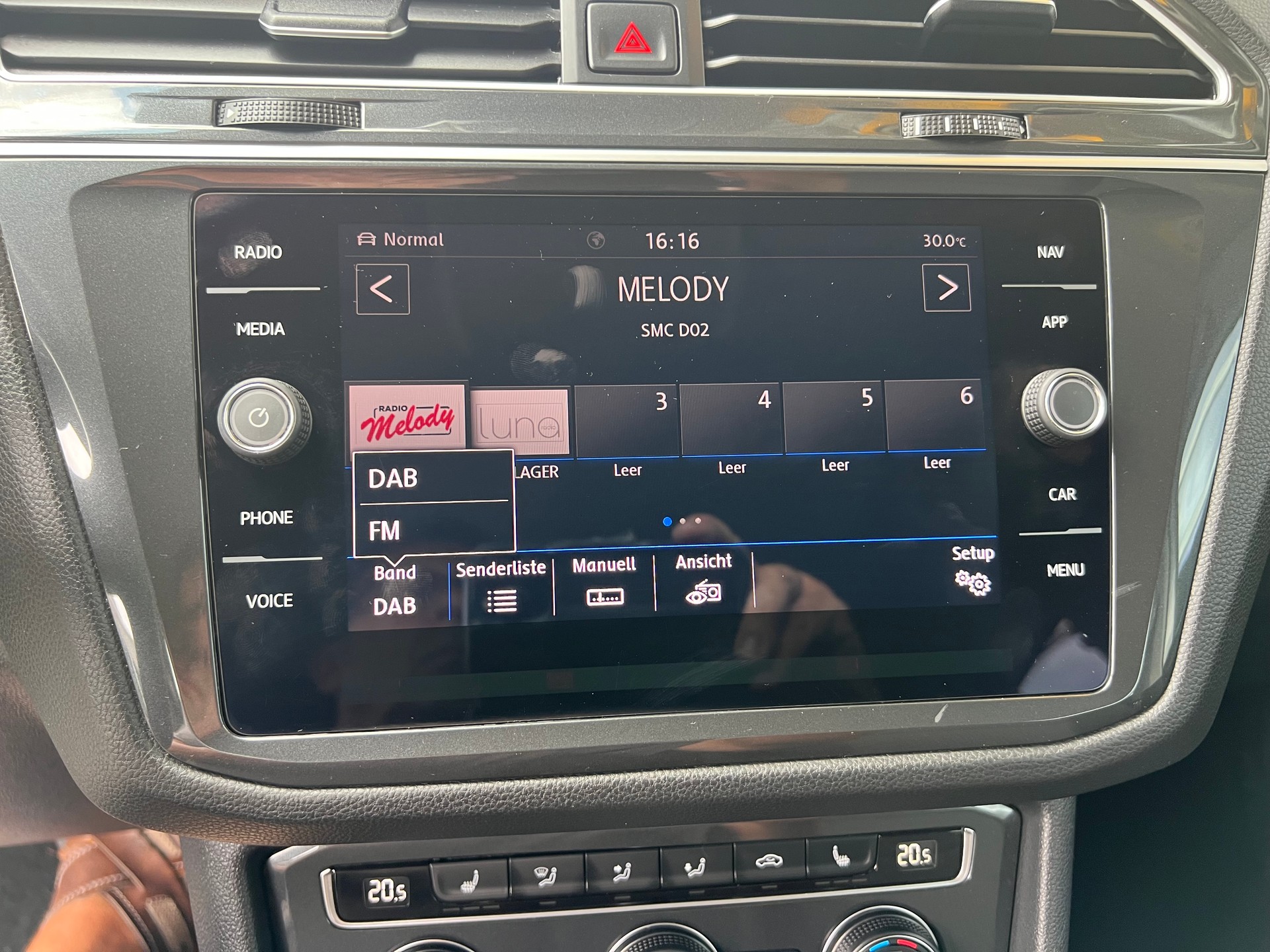 VW Tiguan 2.0 TDI Comfortline 4x4 DSG ** Navigation * Anhängerkupplung 2500 Kg. * frisch ab MFK * 1 Jahr Garantie möglich **-image-18