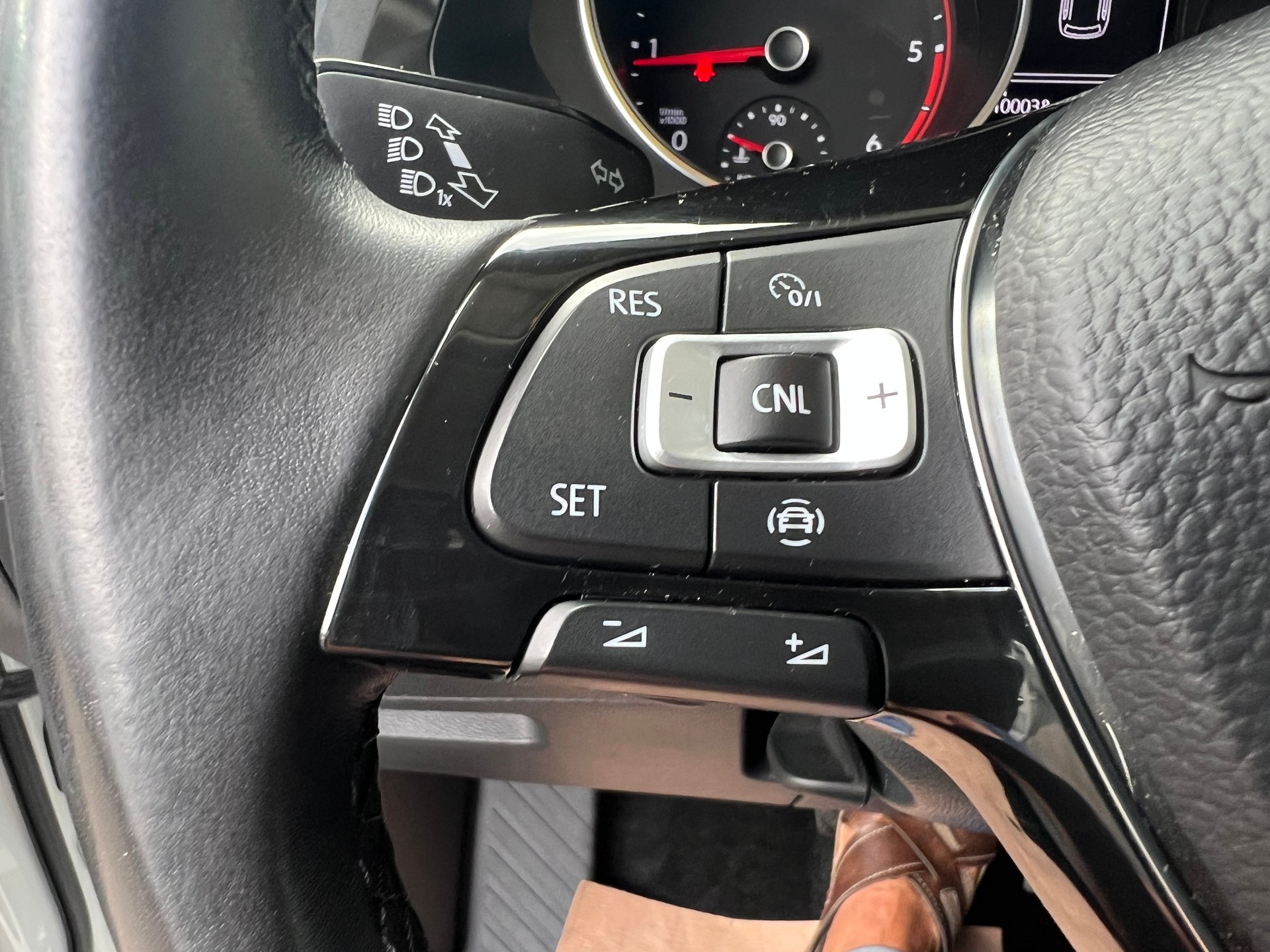 VW Tiguan 2.0 TDI Comfortline 4x4 DSG ** Navigation * Anhängerkupplung 2500 Kg. * frisch ab MFK * 1 Jahr Garantie möglich **-image-23