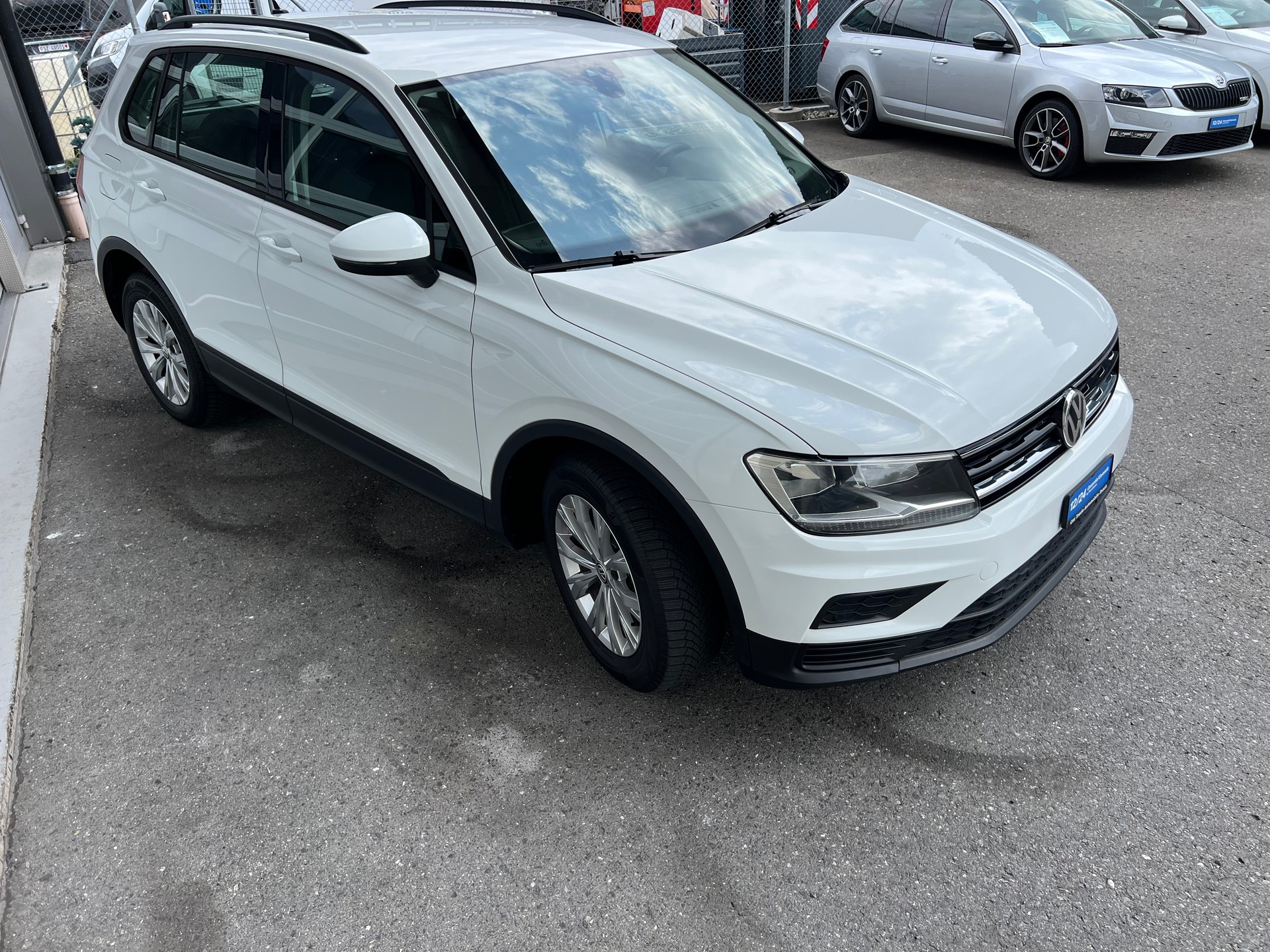 VW Tiguan 2.0 TDI Comfortline 4x4 DSG ** Navigation * Anhängerkupplung 2500 Kg. * frisch ab MFK * 1 Jahr Garantie möglich **-image-6