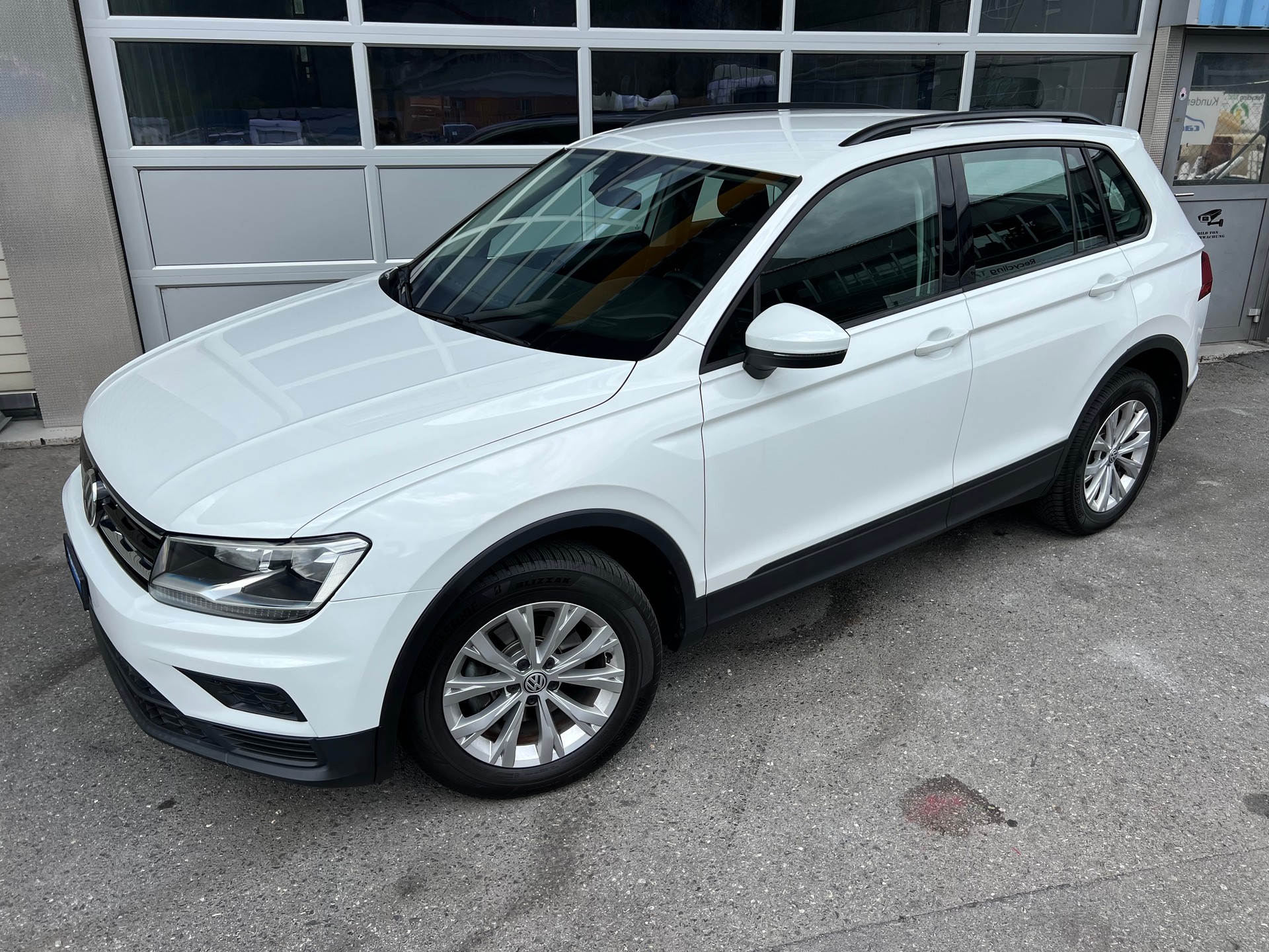 VW Tiguan 2.0 TDI Comfortline 4x4 DSG ** Navigation * Anhängerkupplung 2500 Kg. * frisch ab MFK * 1 Jahr Garantie möglich **-image-8