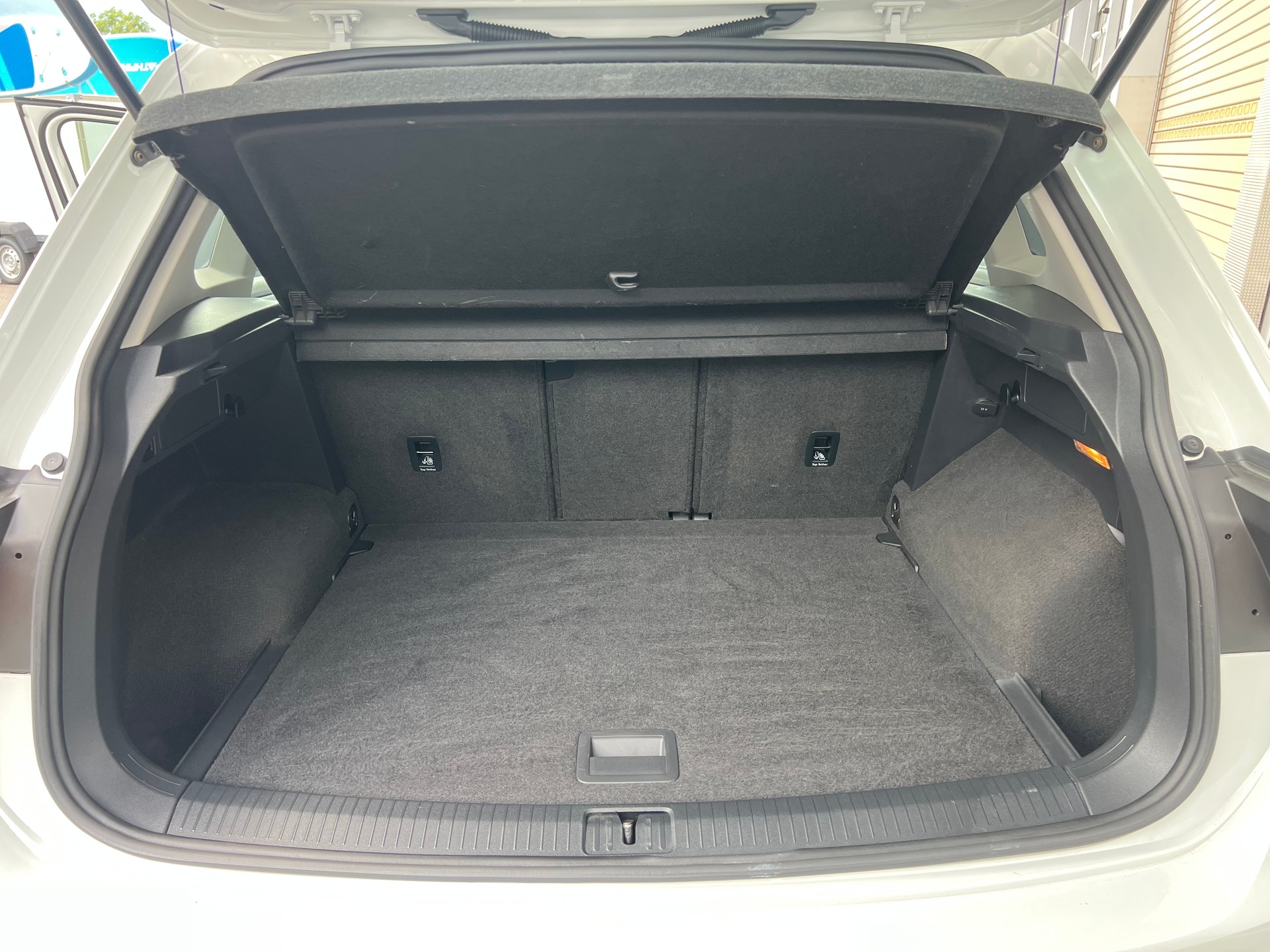 VW Tiguan 2.0 TDI Comfortline 4x4 DSG ** Navigation * Anhängerkupplung 2500 Kg. * frisch ab MFK * 1 Jahr Garantie möglich **-image-10