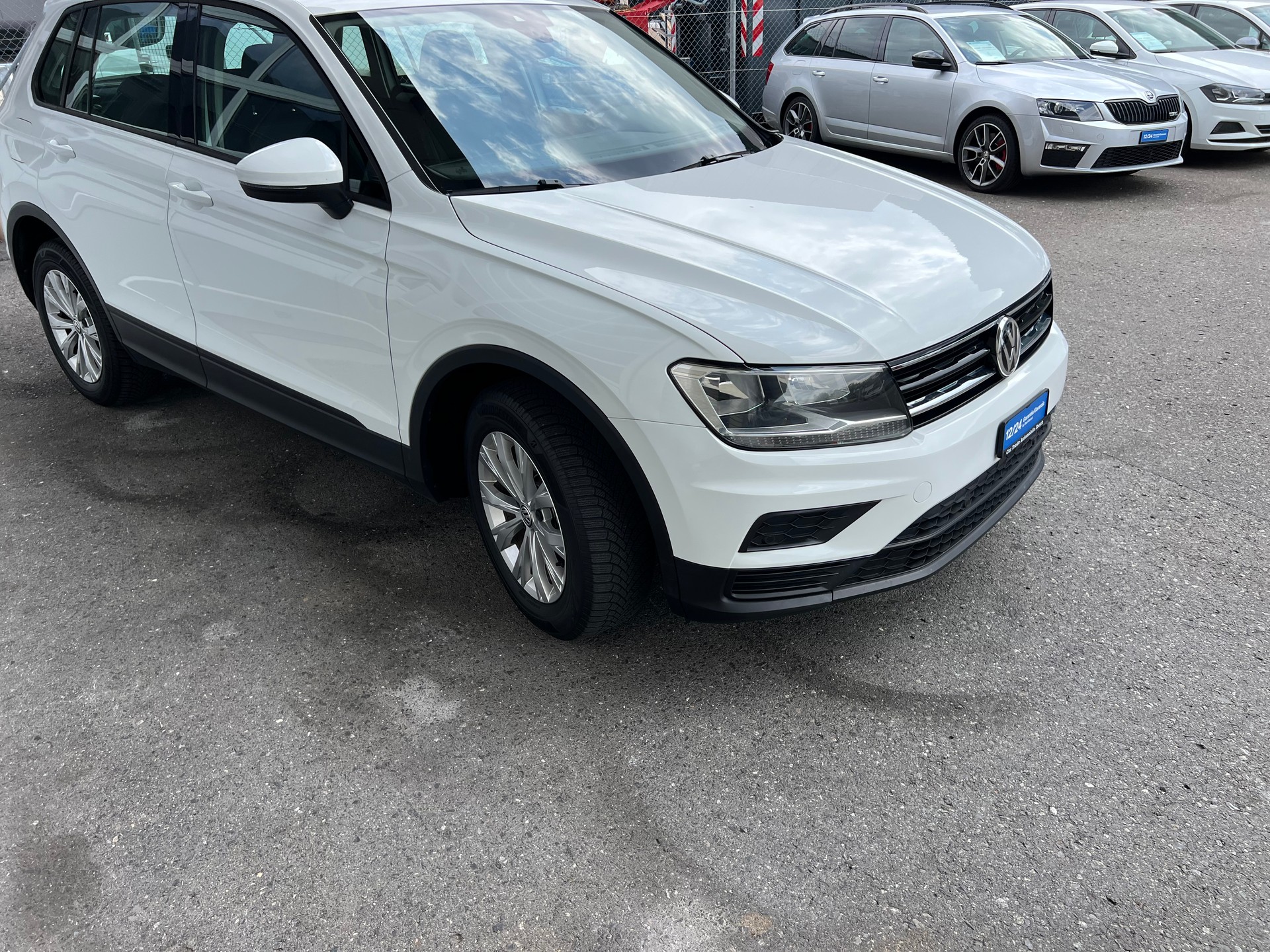 VW Tiguan 2.0 TDI Comfortline 4x4 DSG ** Navigation * Anhängerkupplung 2500 Kg. * frisch ab MFK * 1 Jahr Garantie möglich **-image-9
