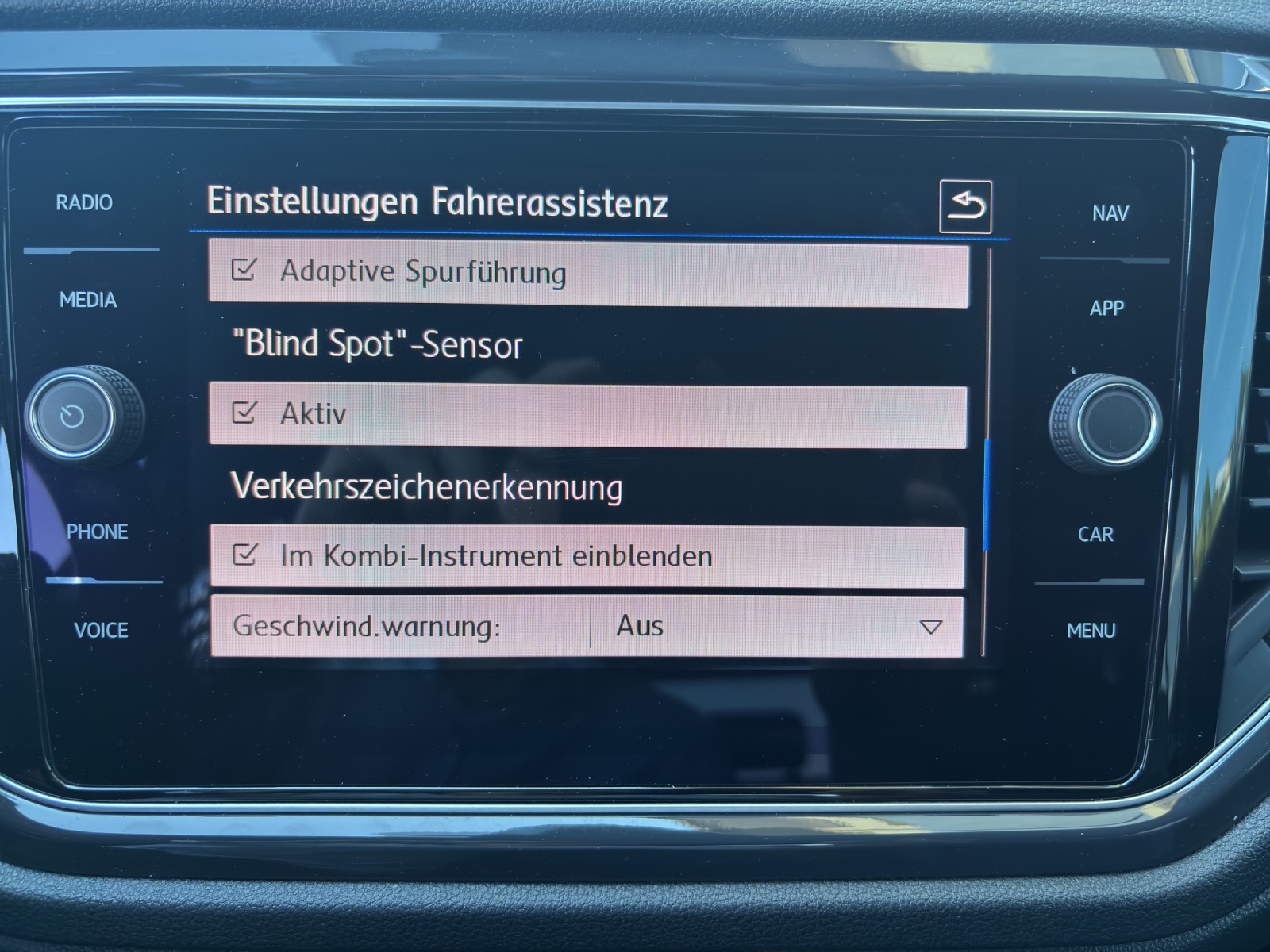 VW T-Roc 1.5 TSI EVO R-Line Sport DSG mit SwissLine Paket Sport-image-24