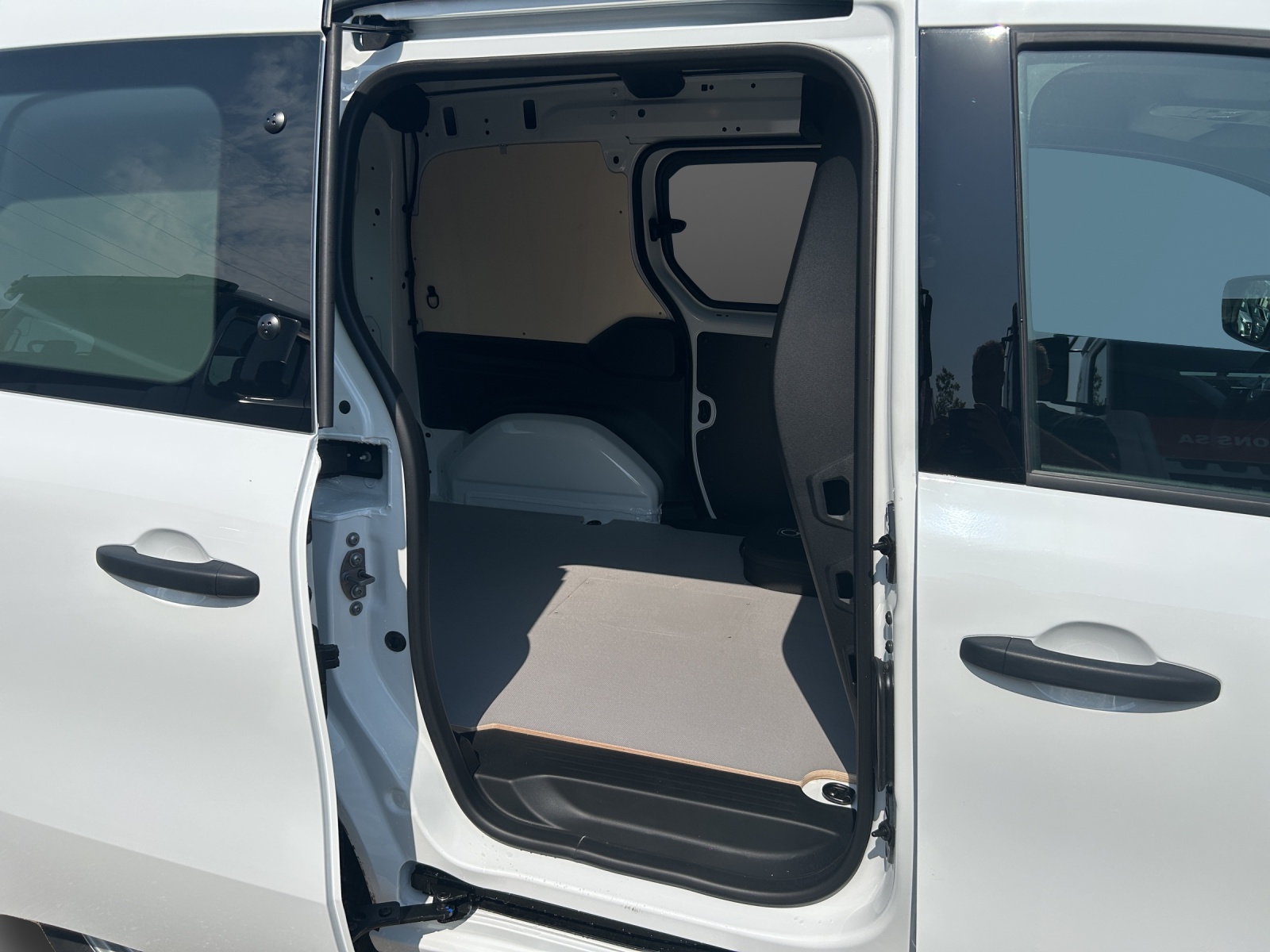 MERCEDES-BENZ eCitan 45kWh Base-image-10