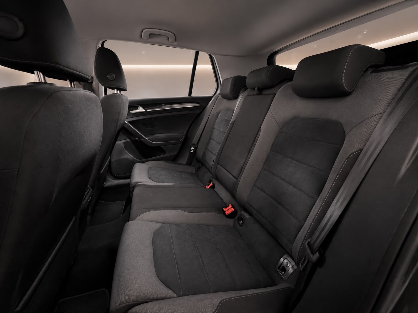 VW 7 1.5 TSI R Line-image-10