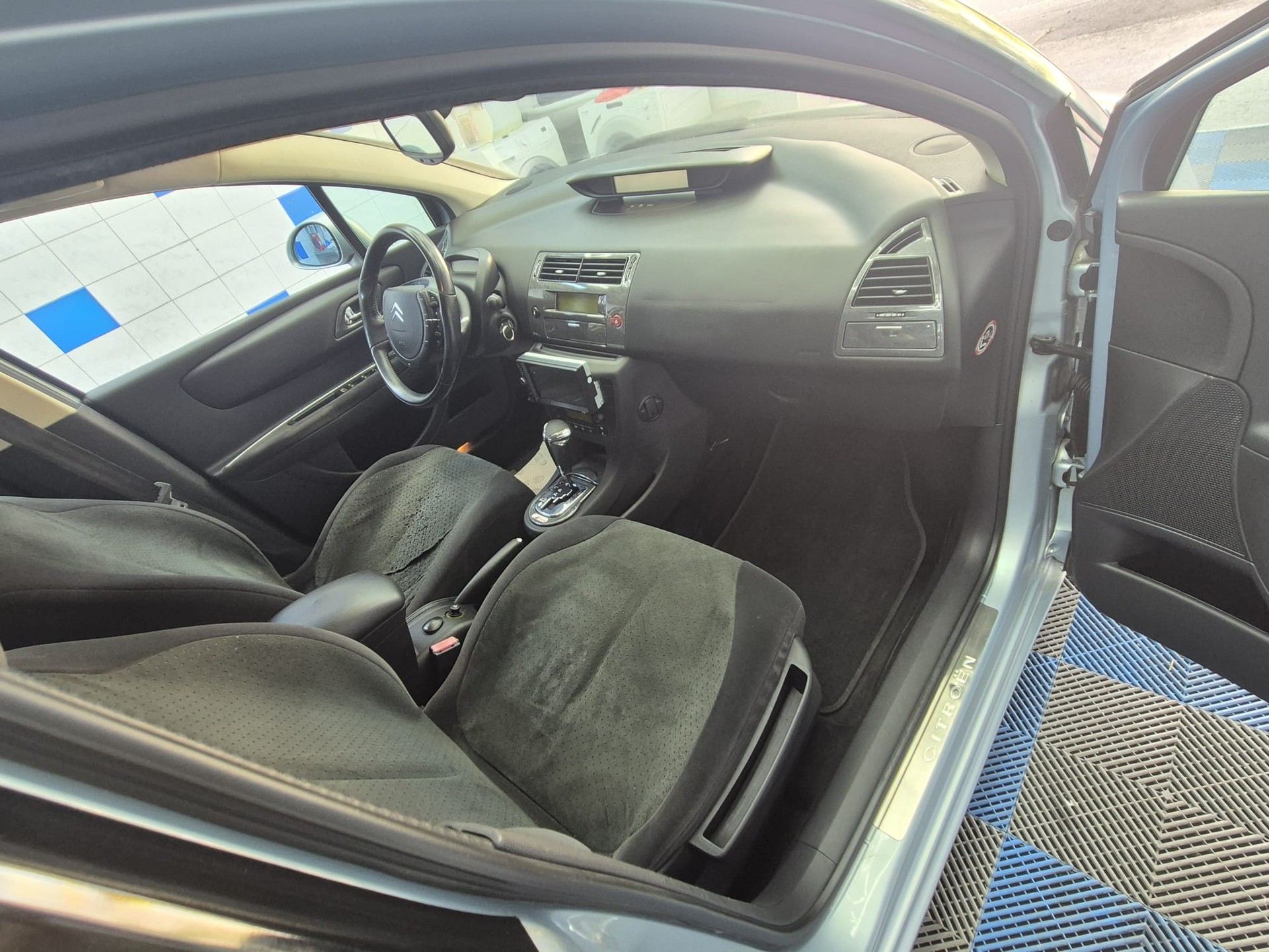CITROEN C4 Berline 2.0i 16V VTR Automatic-image-8