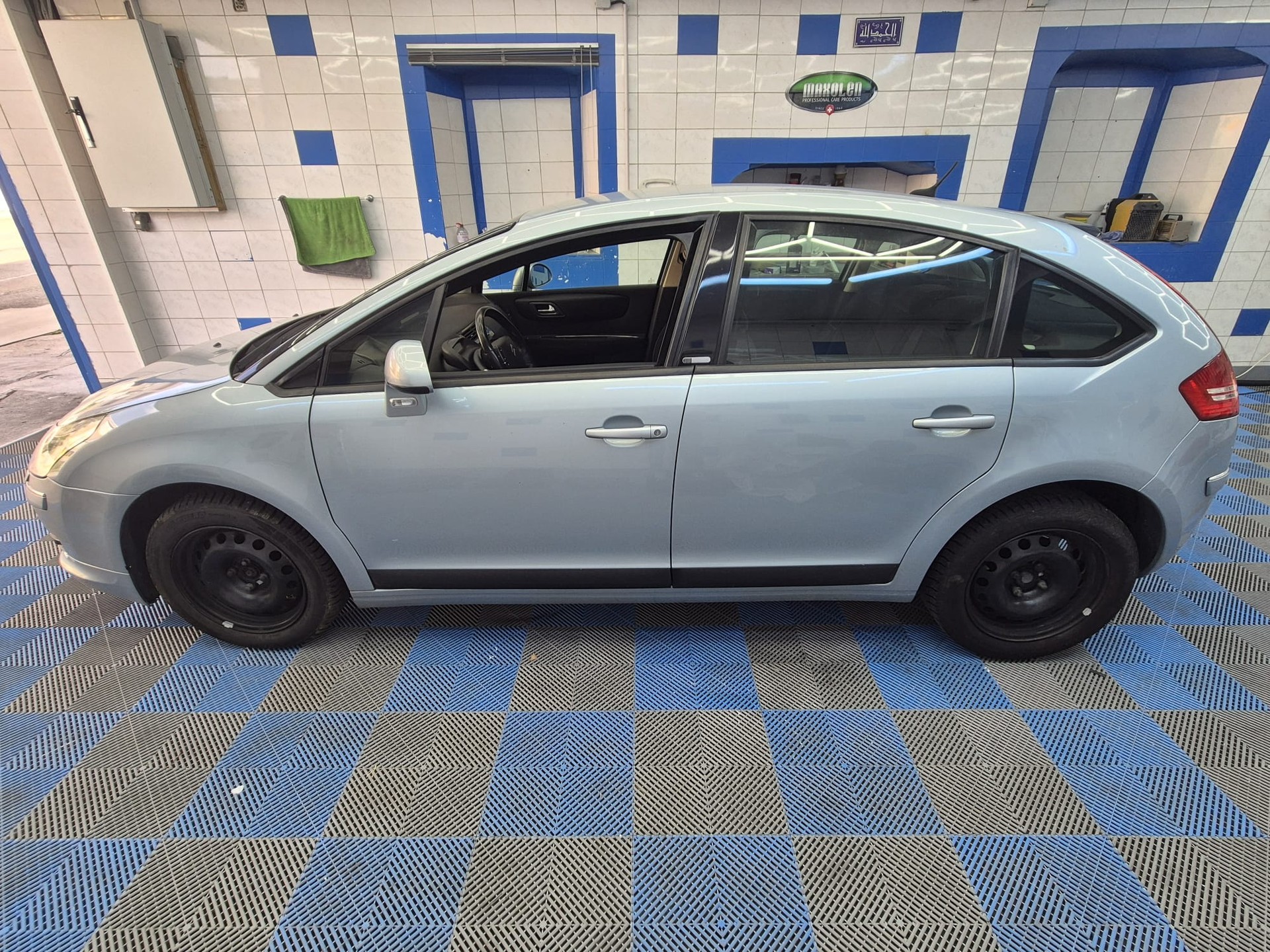 CITROEN C4 Berline 2.0i 16V VTR Automatic-image-4