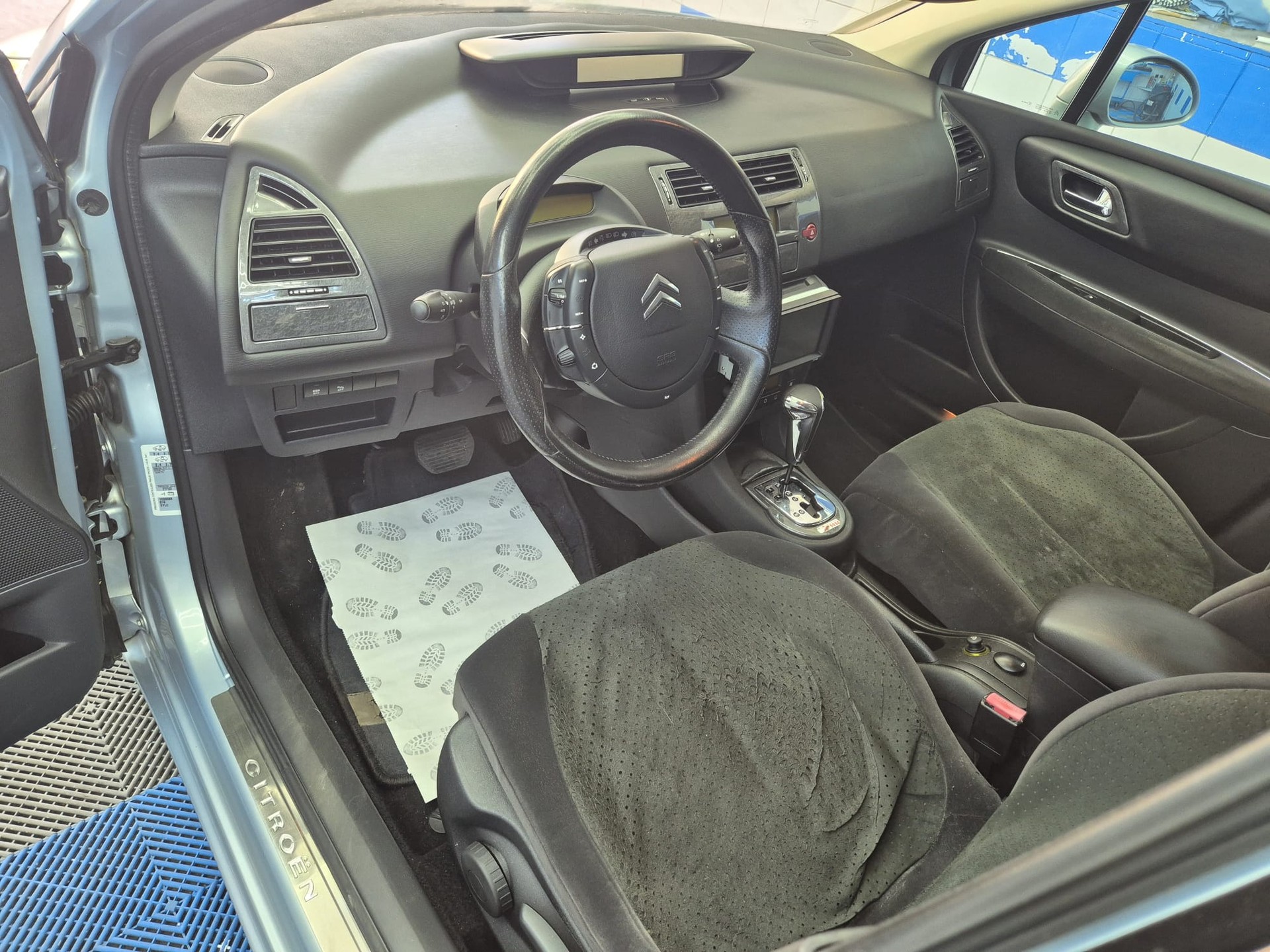 CITROEN C4 Berline 2.0i 16V VTR Automatic-image-9