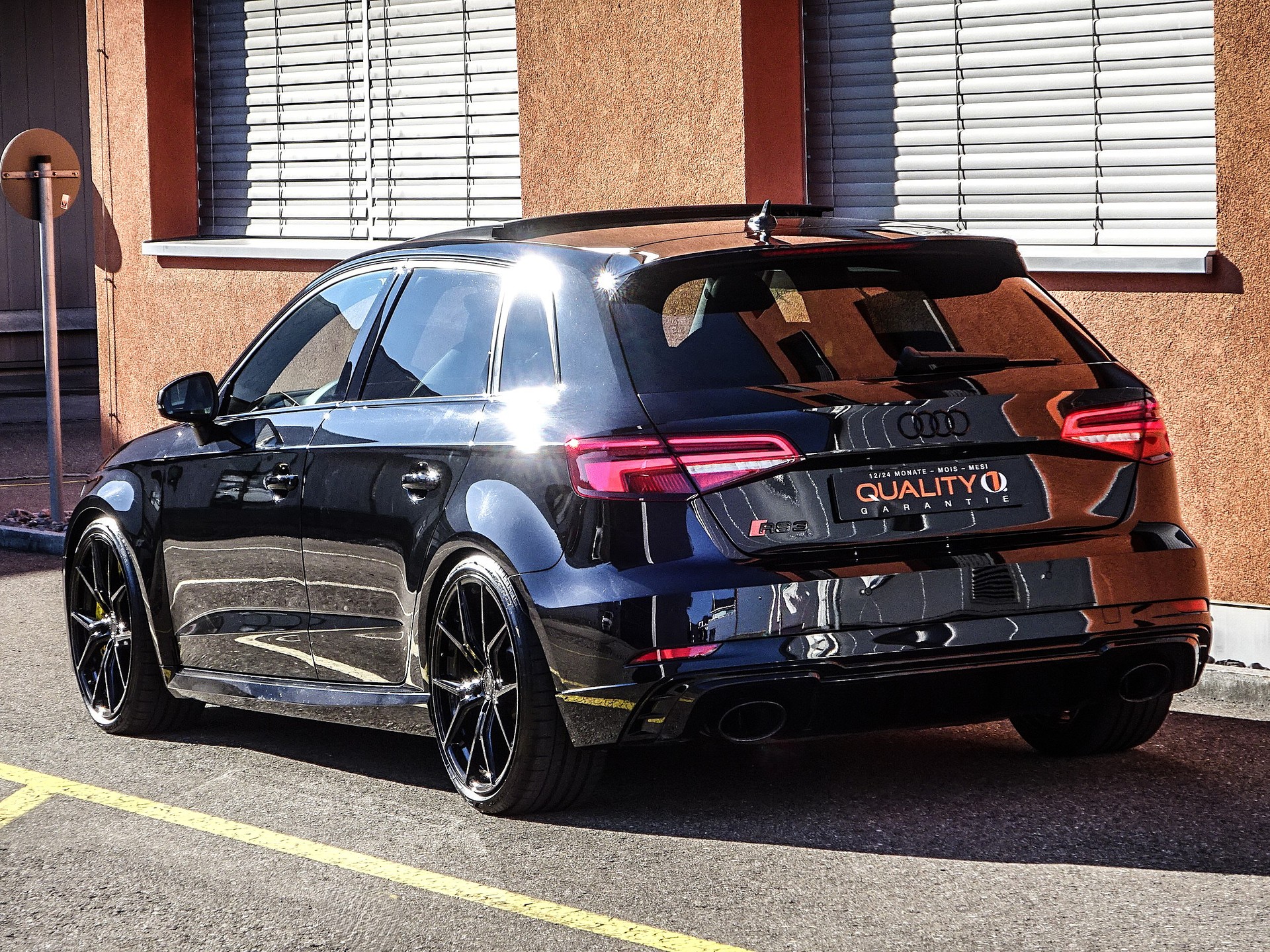 AUDI RS3 Sportback 2.5 TSI quattro S-tronic // CH-Fahrzeug // Limited // HG-Motorsport....-image-1