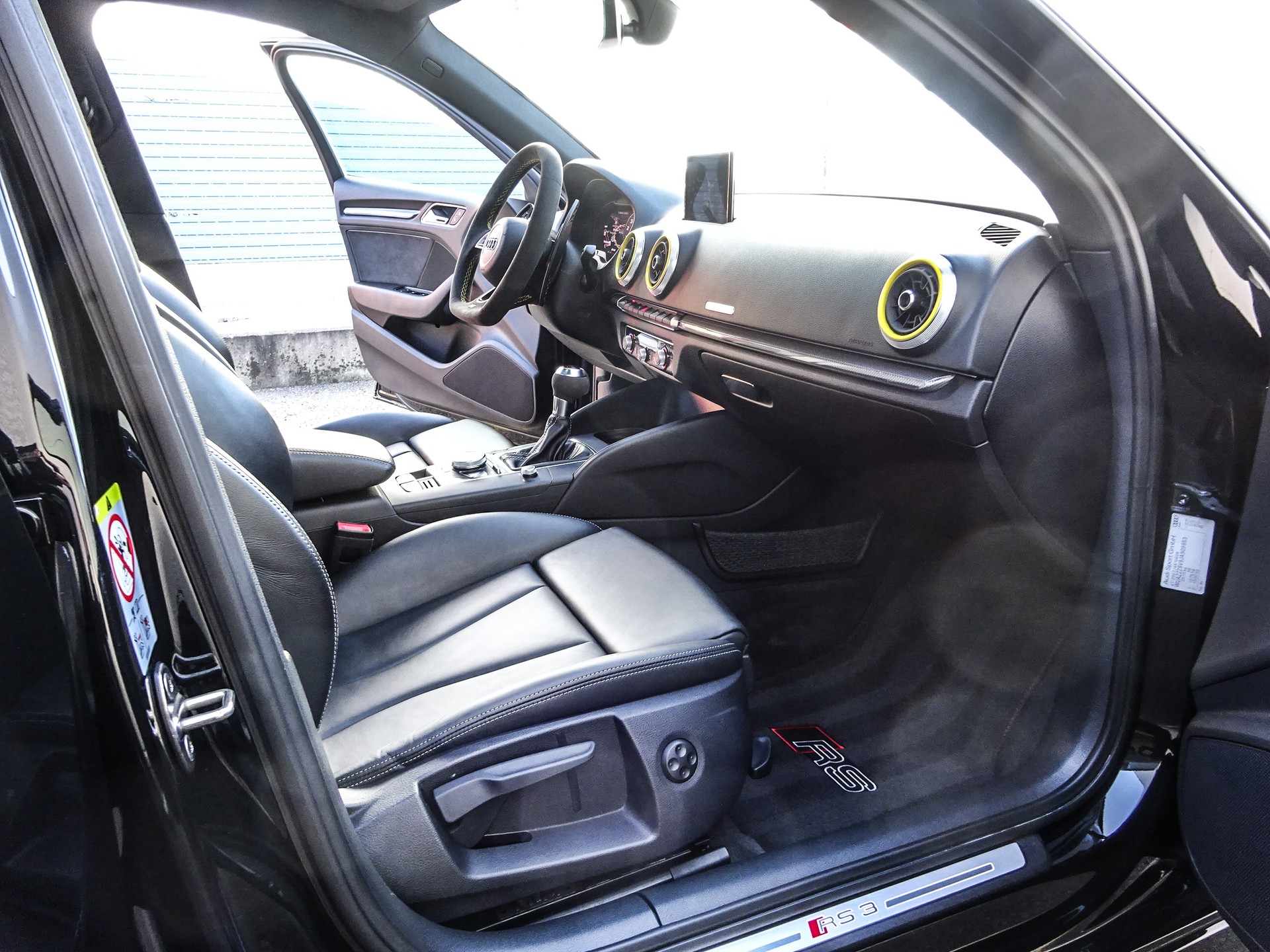 AUDI RS3 Sportback 2.5 TSI quattro S-tronic // CH-Fahrzeug // Limited // HG-Motorsport....-image-3