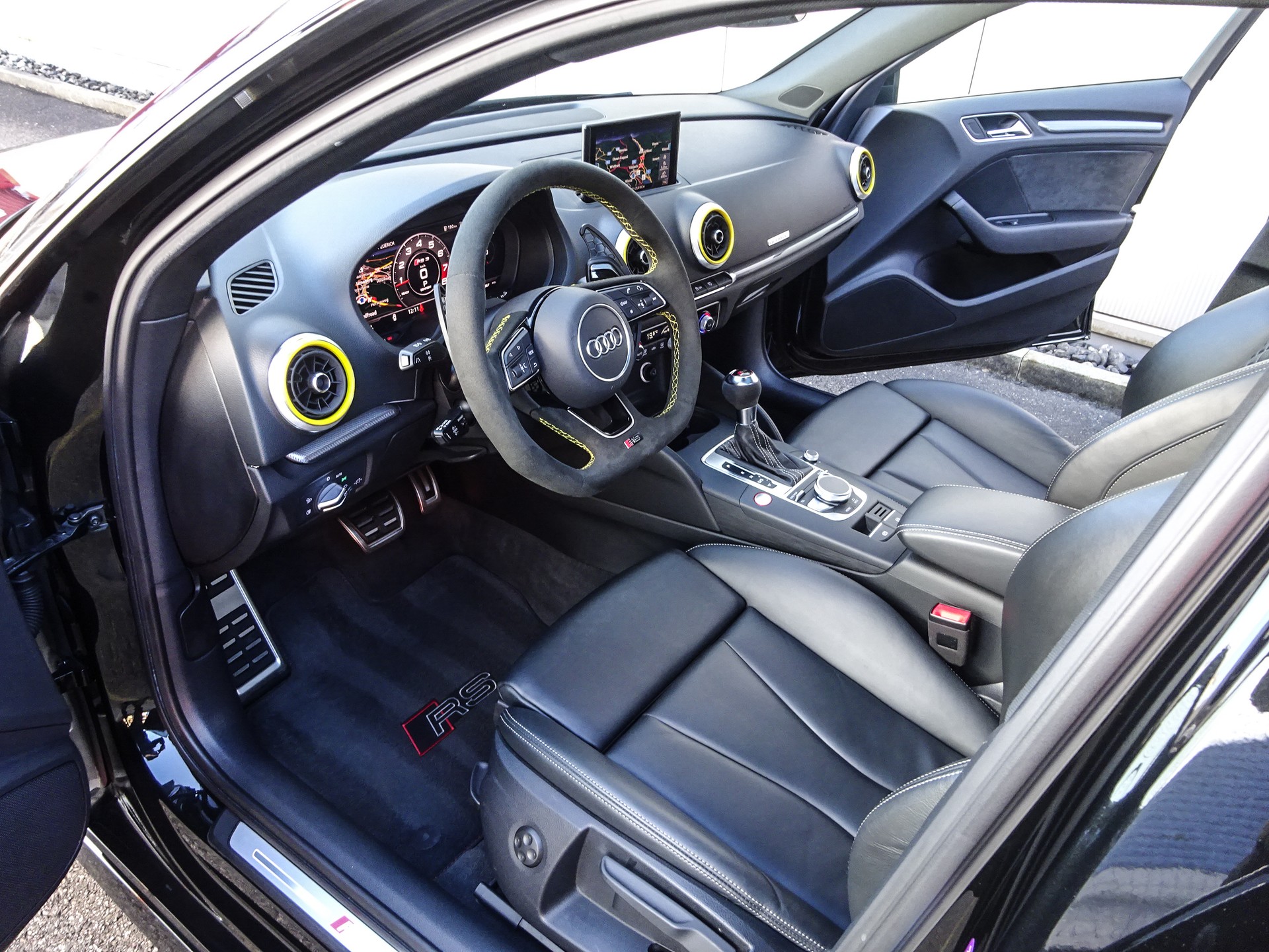 AUDI RS3 Sportback 2.5 TSI quattro S-tronic // CH-Fahrzeug // Limited // HG-Motorsport....-image-2