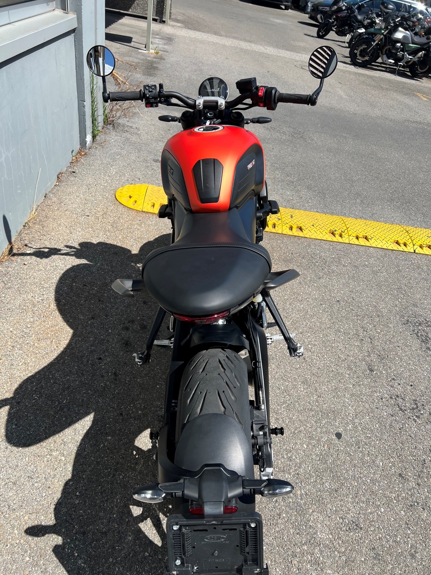 TRIUMPH Trident 660-showroom-element-1