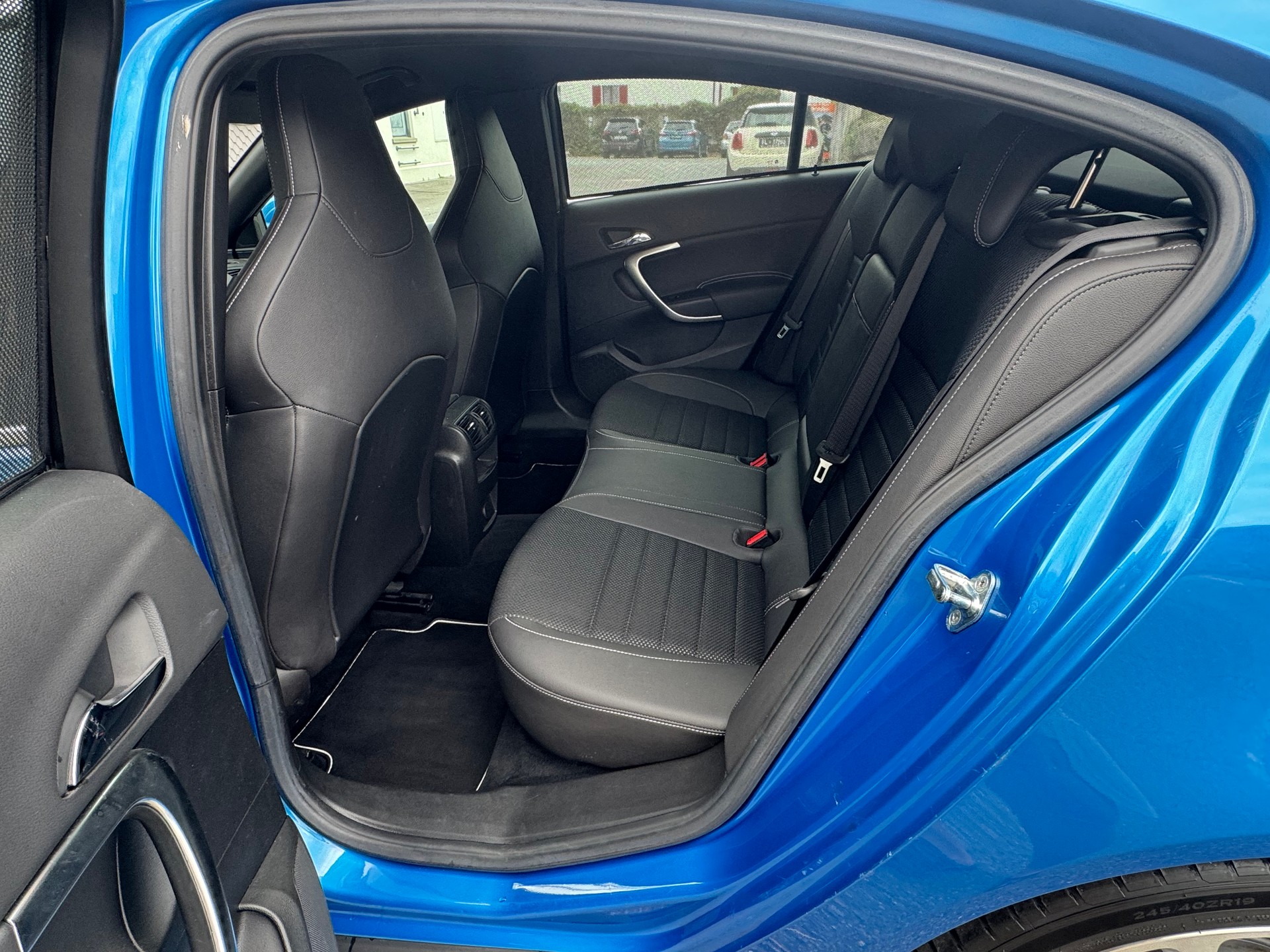 OPEL Insignia 2.8 Turbo OPC 4WD-image-4