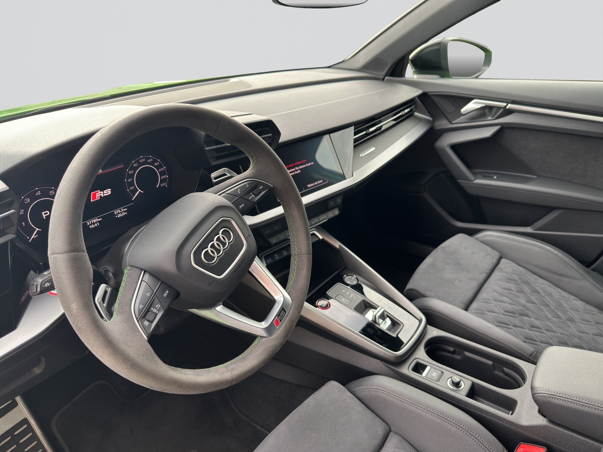 AUDI RS3 Limousine 2.5 TSI quattro S-tronic-image-12