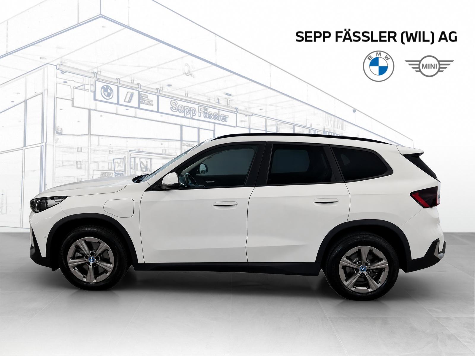 BMW X1 xDrive30e-showroom-element-1