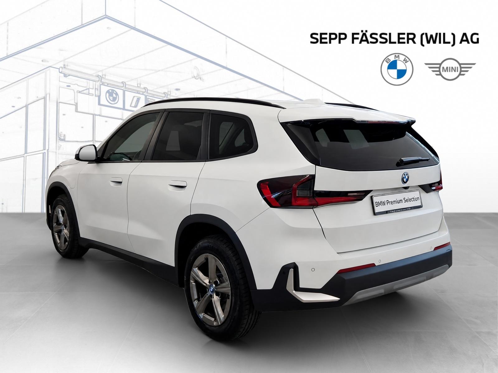 BMW X1 xDrive30e-showroom-element-2