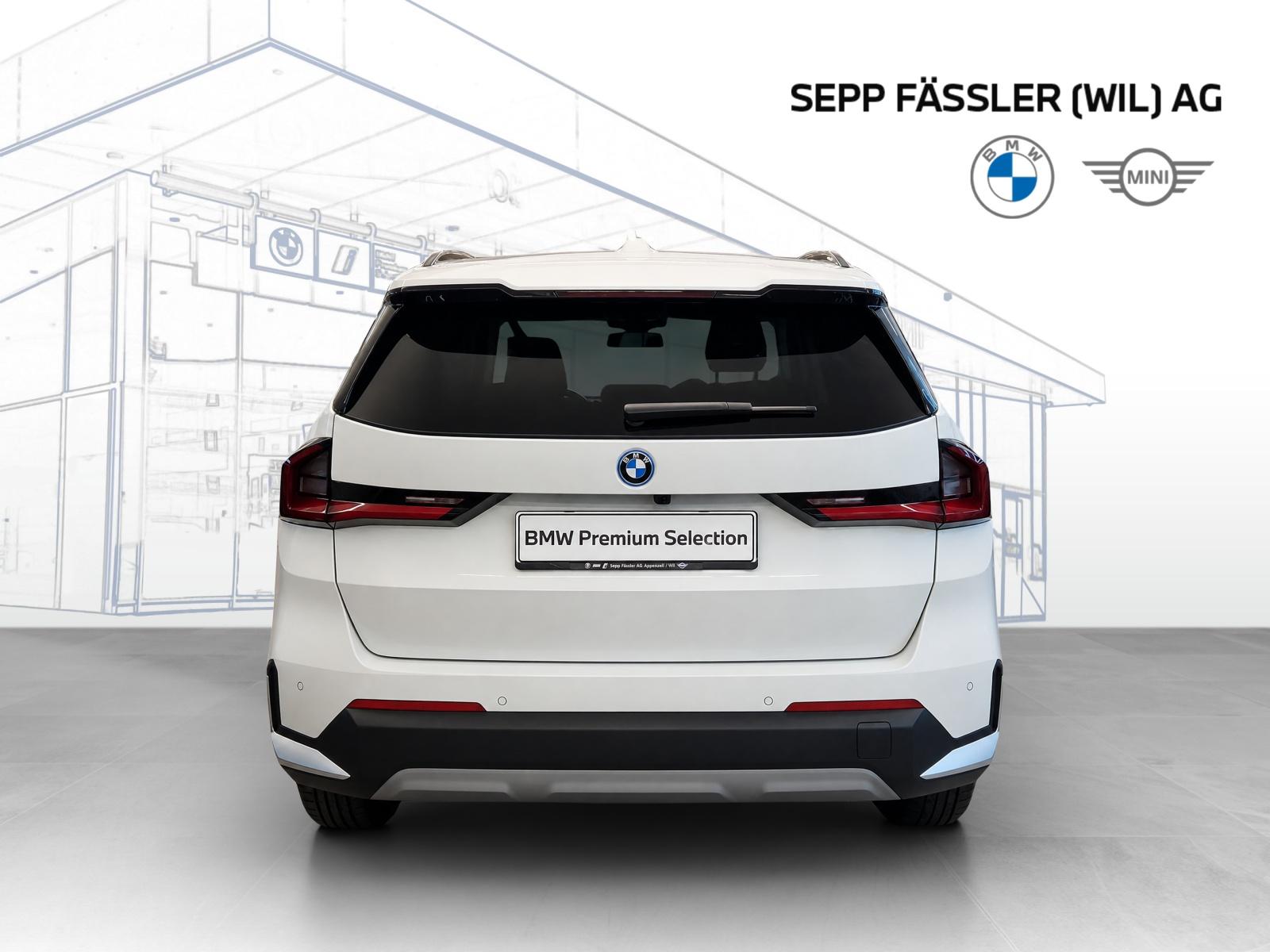 BMW X1 xDrive30e-showroom-element-3