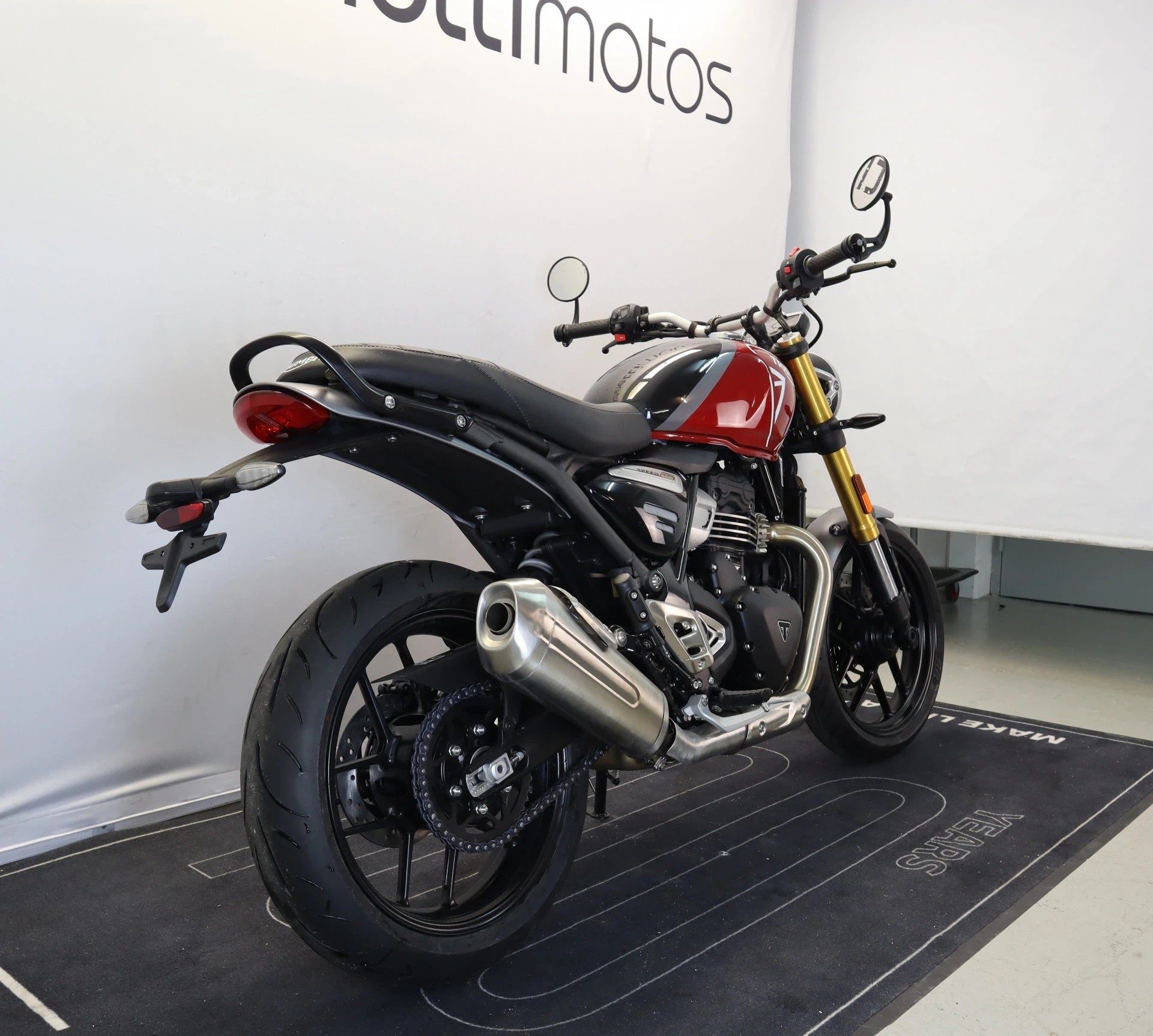 TRIUMPH Speed 400-showroom-element-2