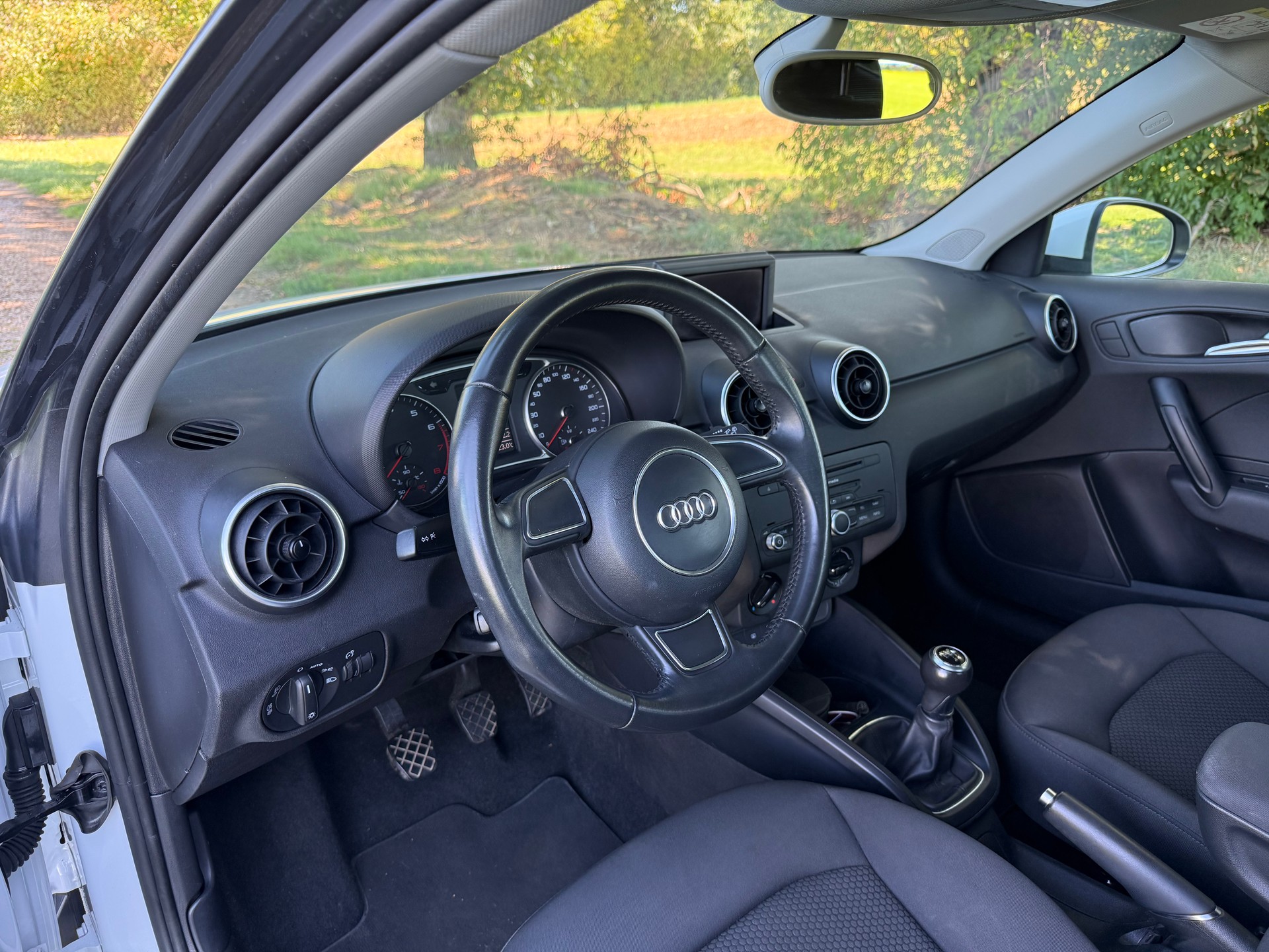 AUDI A1 Sportback 1.2 TFSI Attraction-image-8