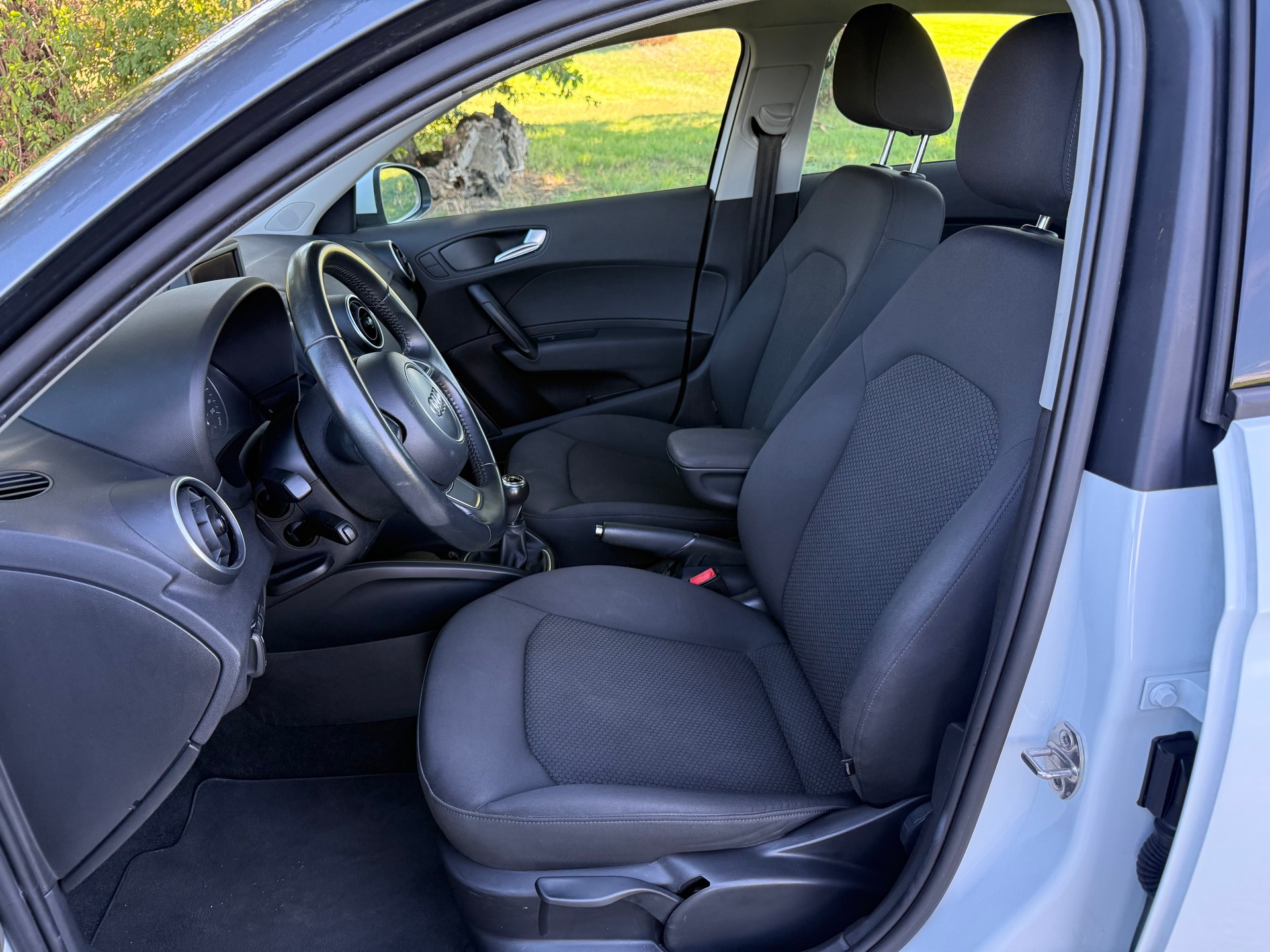 AUDI A1 Sportback 1.2 TFSI Attraction-image-9