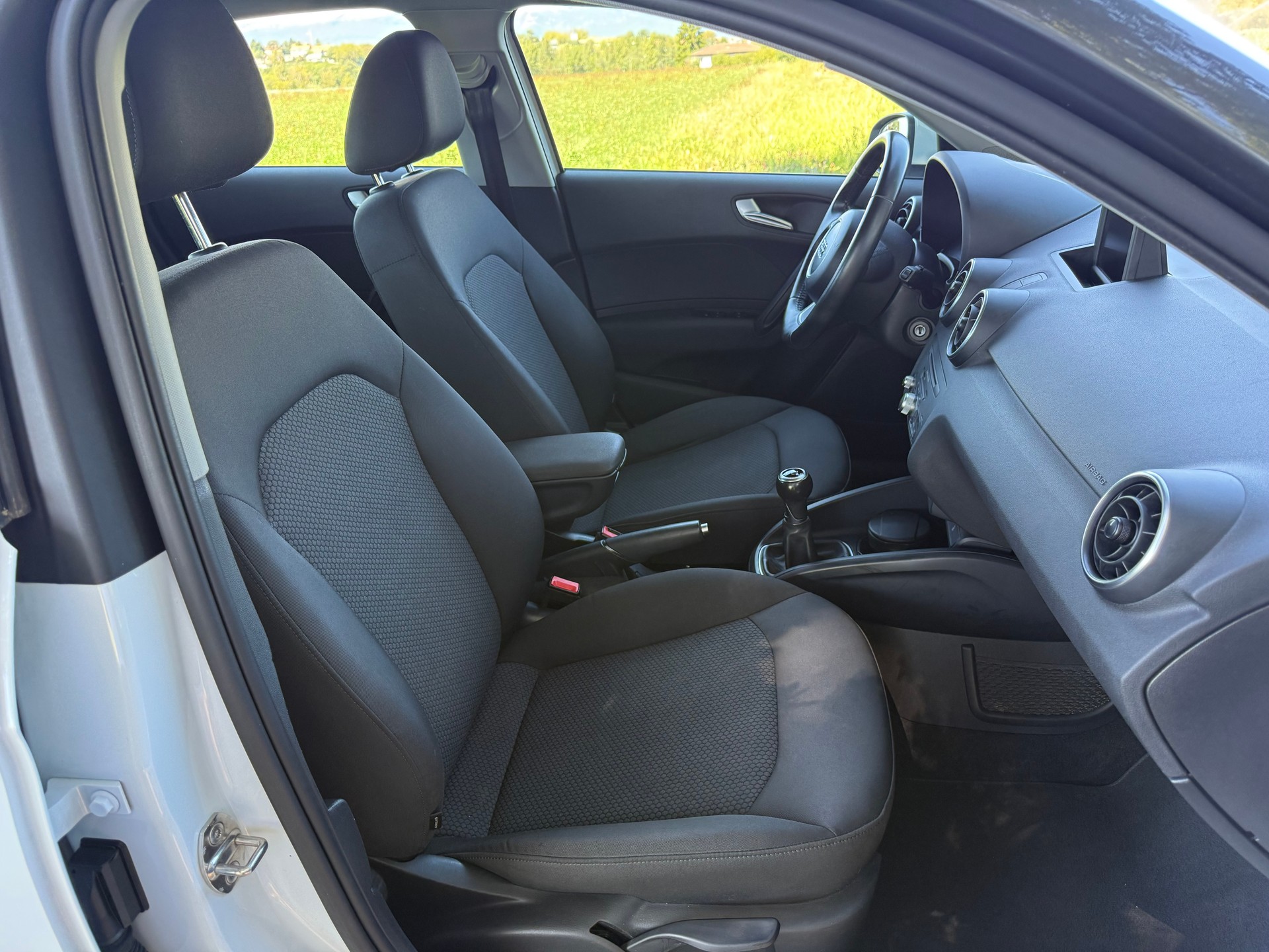 AUDI A1 Sportback 1.2 TFSI Attraction-image-11