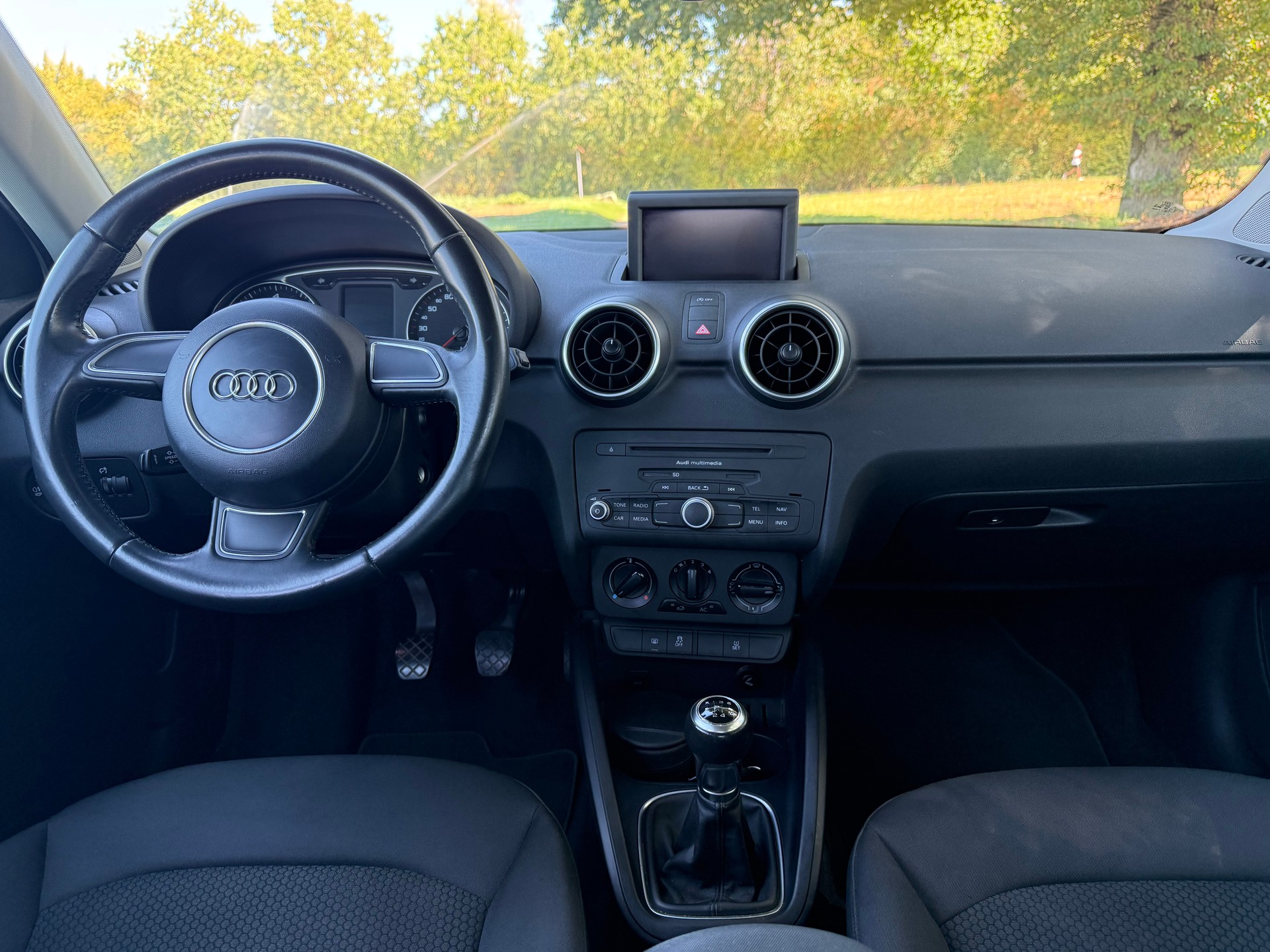 AUDI A1 Sportback 1.2 TFSI Attraction-image-12