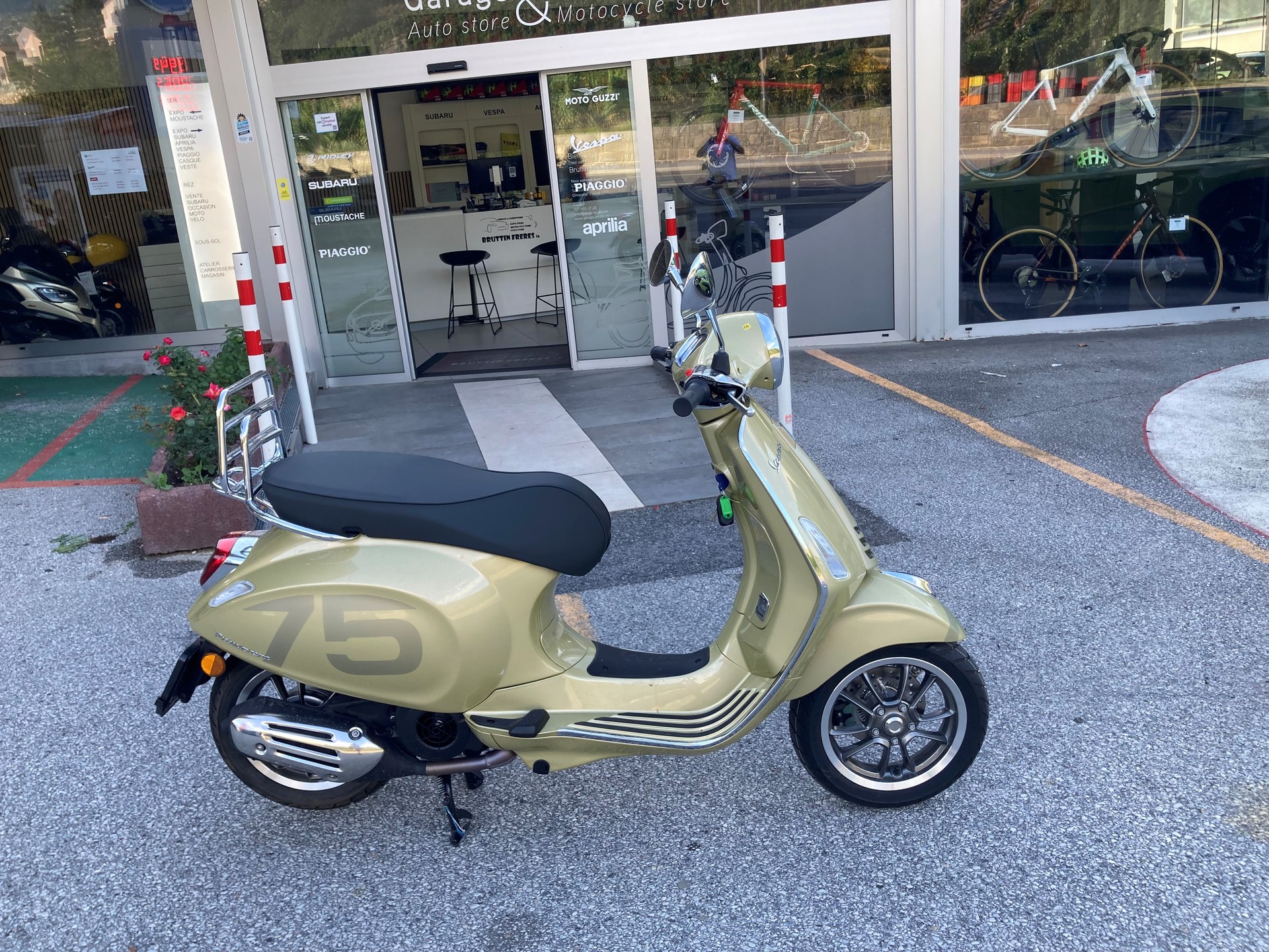 PIAGGIO Vespa 125 Primavera 75th Anniversary ABS-showroom-element-3