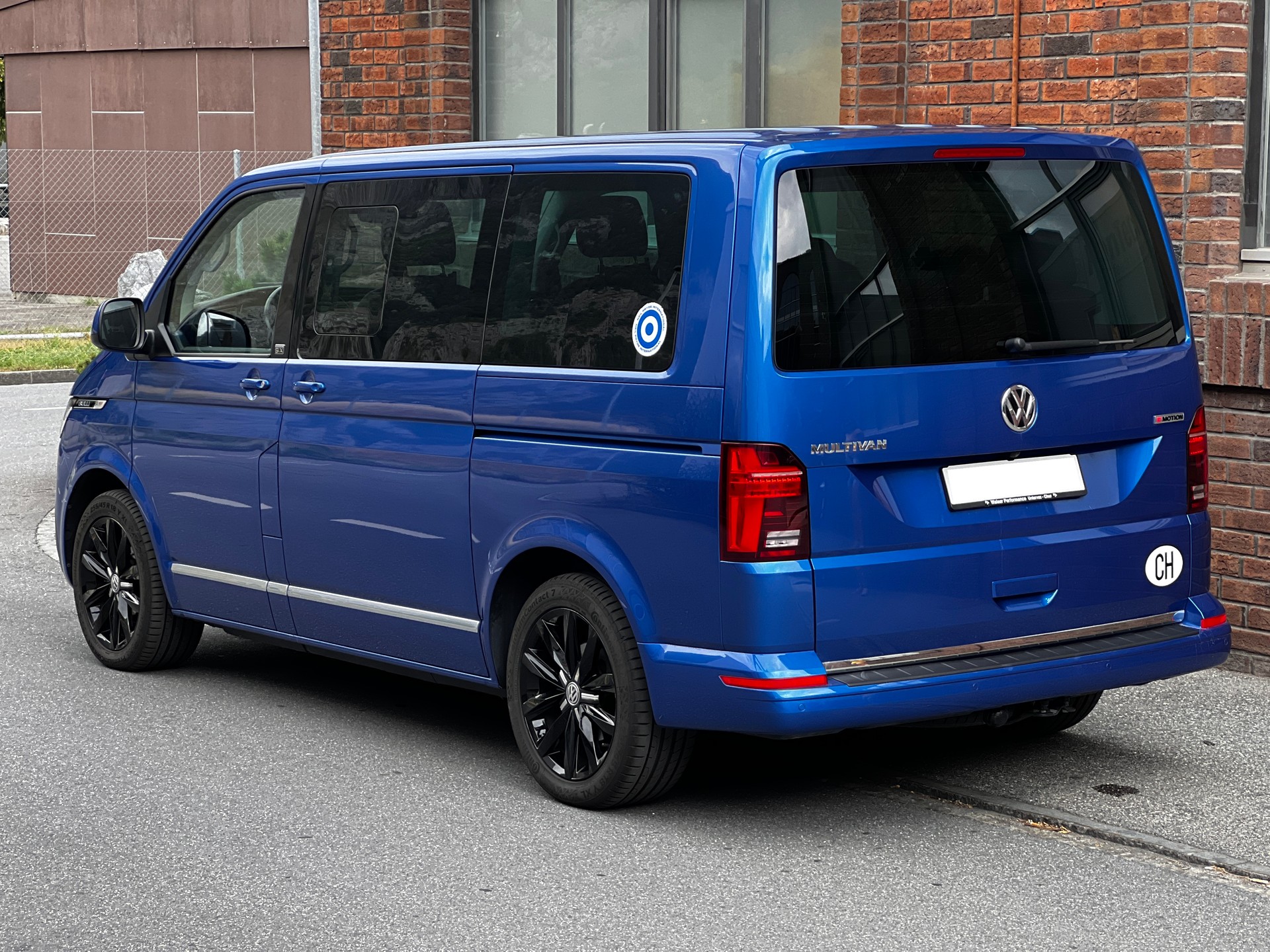 VW T6.1 Multivan 2.0 TDI Generation SIX DSG 4Motion-image-1