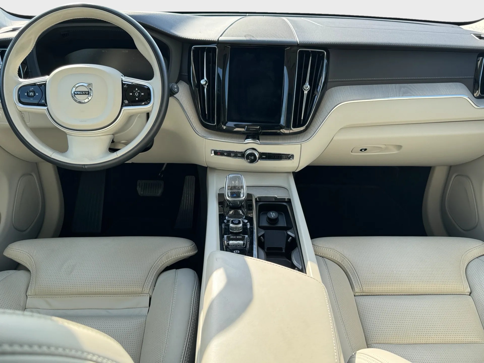VOLVO XC60 B4 Diesel Mild Hybrid AWD Inscription Geartronic-image-9