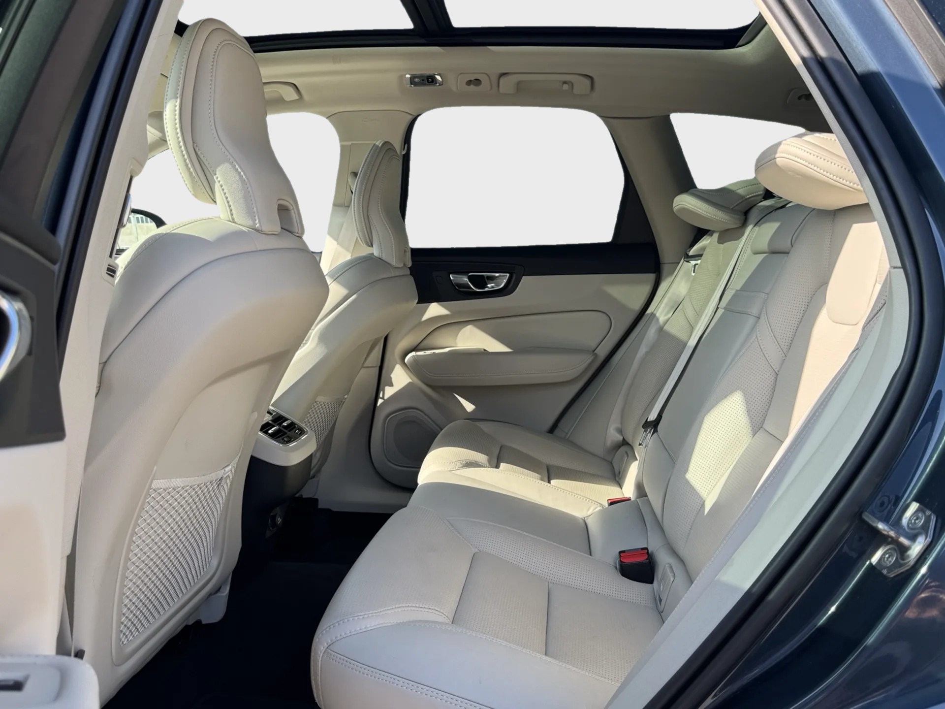 VOLVO XC60 B4 Diesel Mild Hybrid AWD Inscription Geartronic-image-10