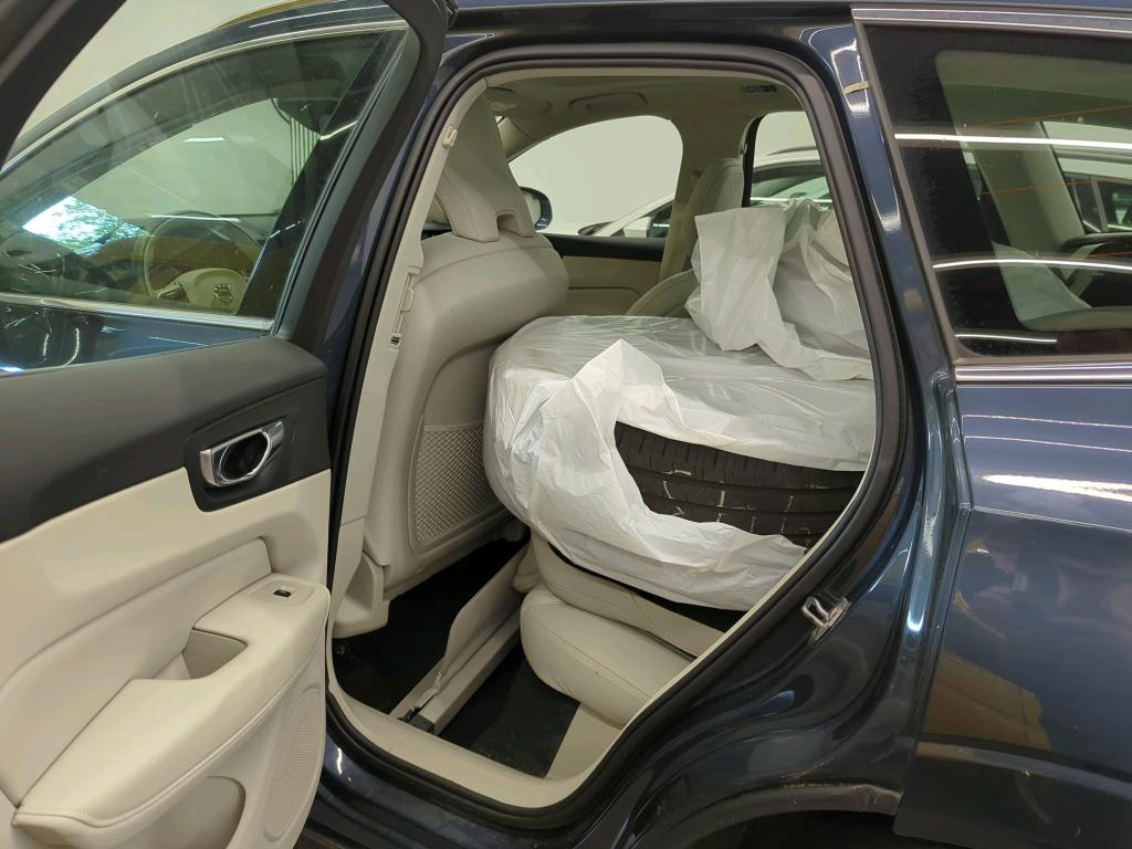 VOLVO XC60 B4 Diesel Mild Hybrid AWD Inscription Geartronic-image-13