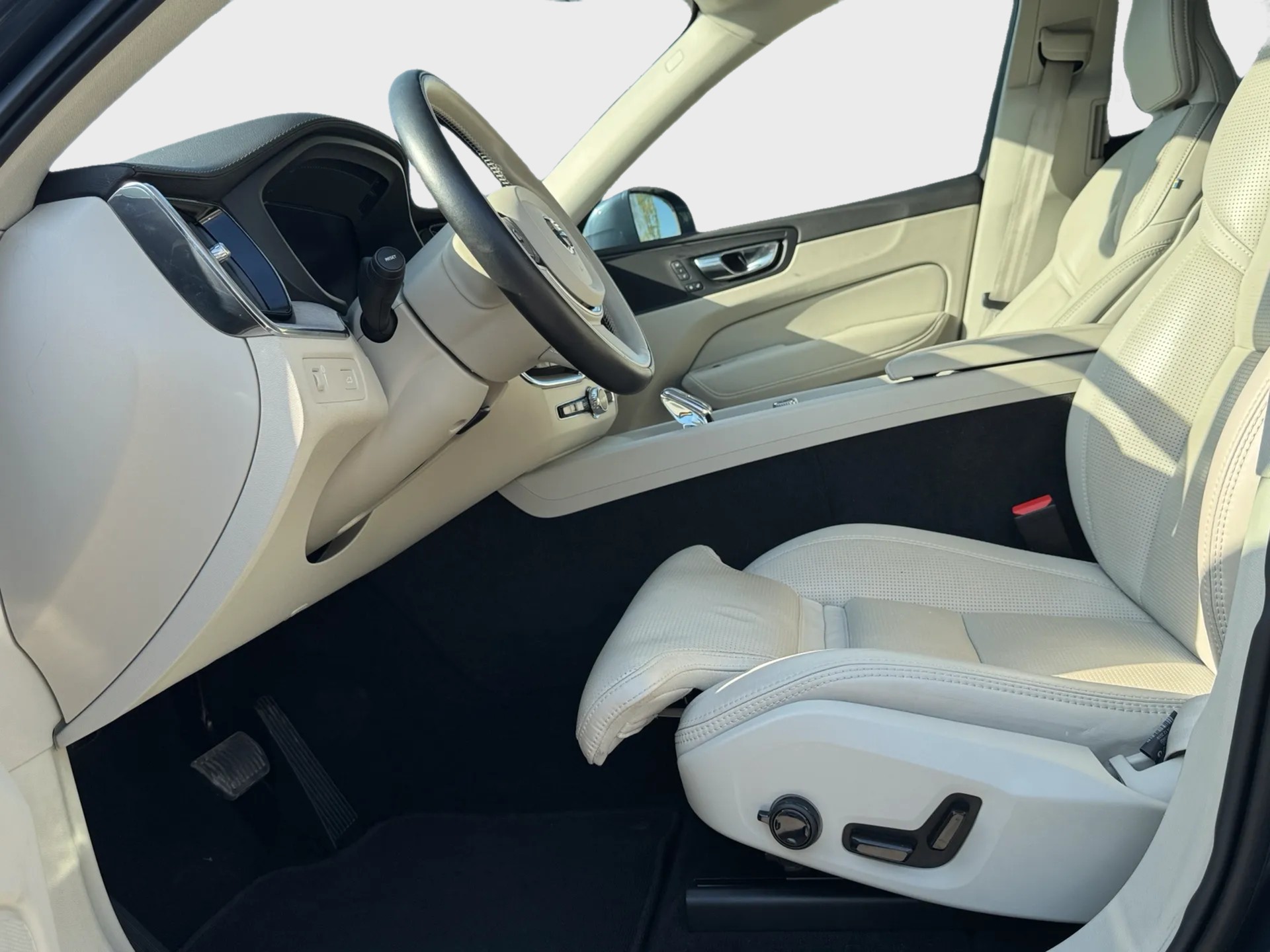 VOLVO XC60 B4 Diesel Mild Hybrid AWD Inscription Geartronic-image-8