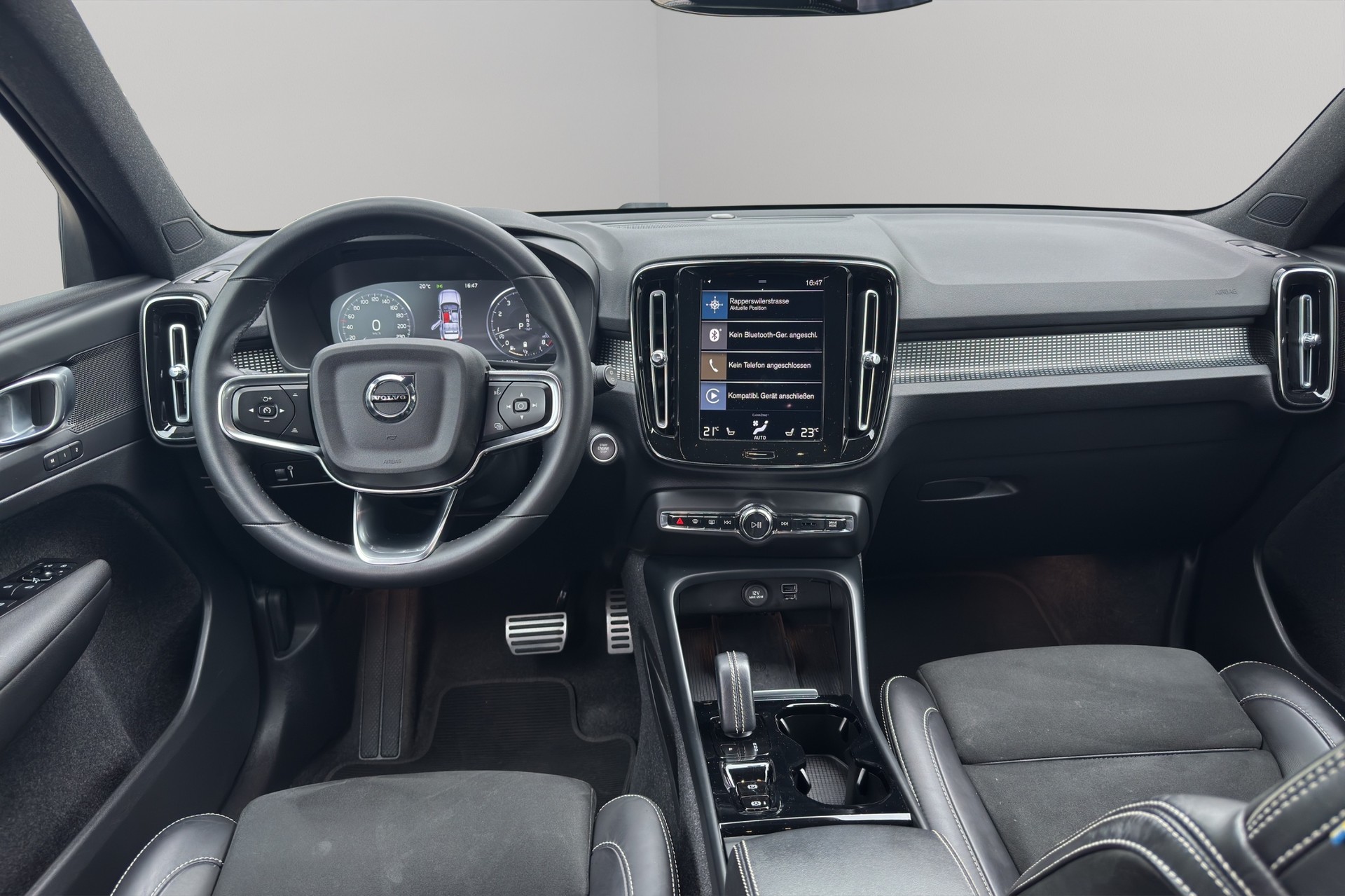 VOLVO XC40 B4 Benzin Mild Hybrid AWD R-Design Geartronic-image-6