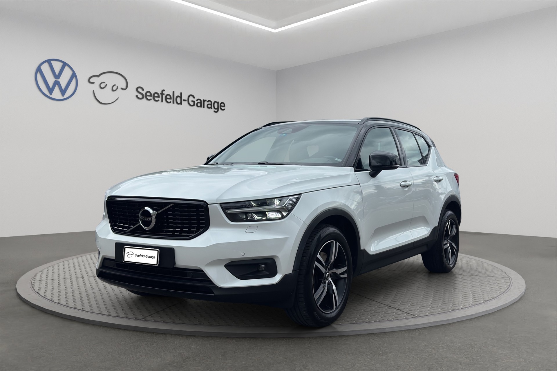 VOLVO XC40 B4 Benzin Mild Hybrid AWD R-Design Geartronic-image-0
