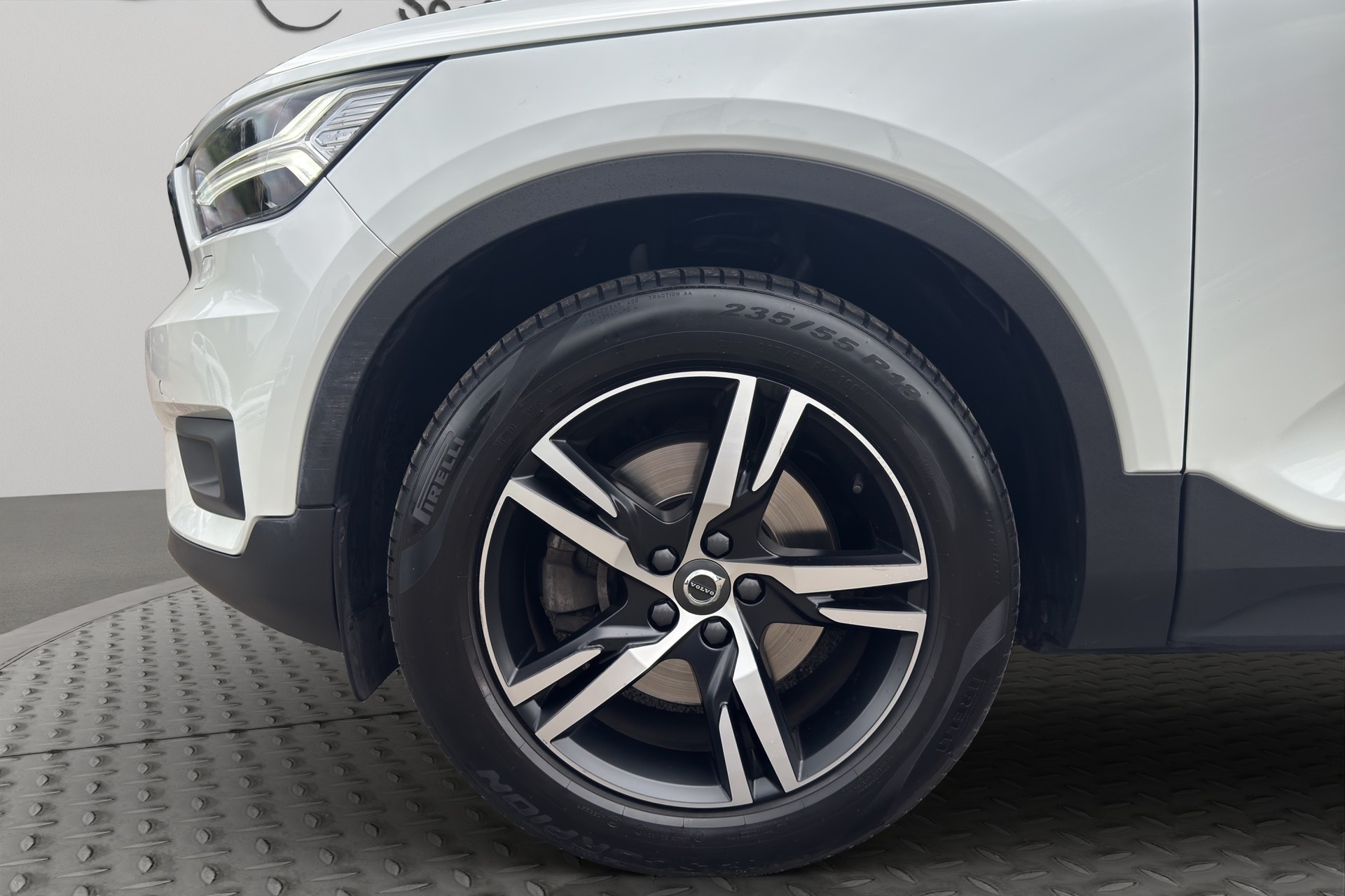 VOLVO XC40 B4 Benzin Mild Hybrid AWD R-Design Geartronic-image-11