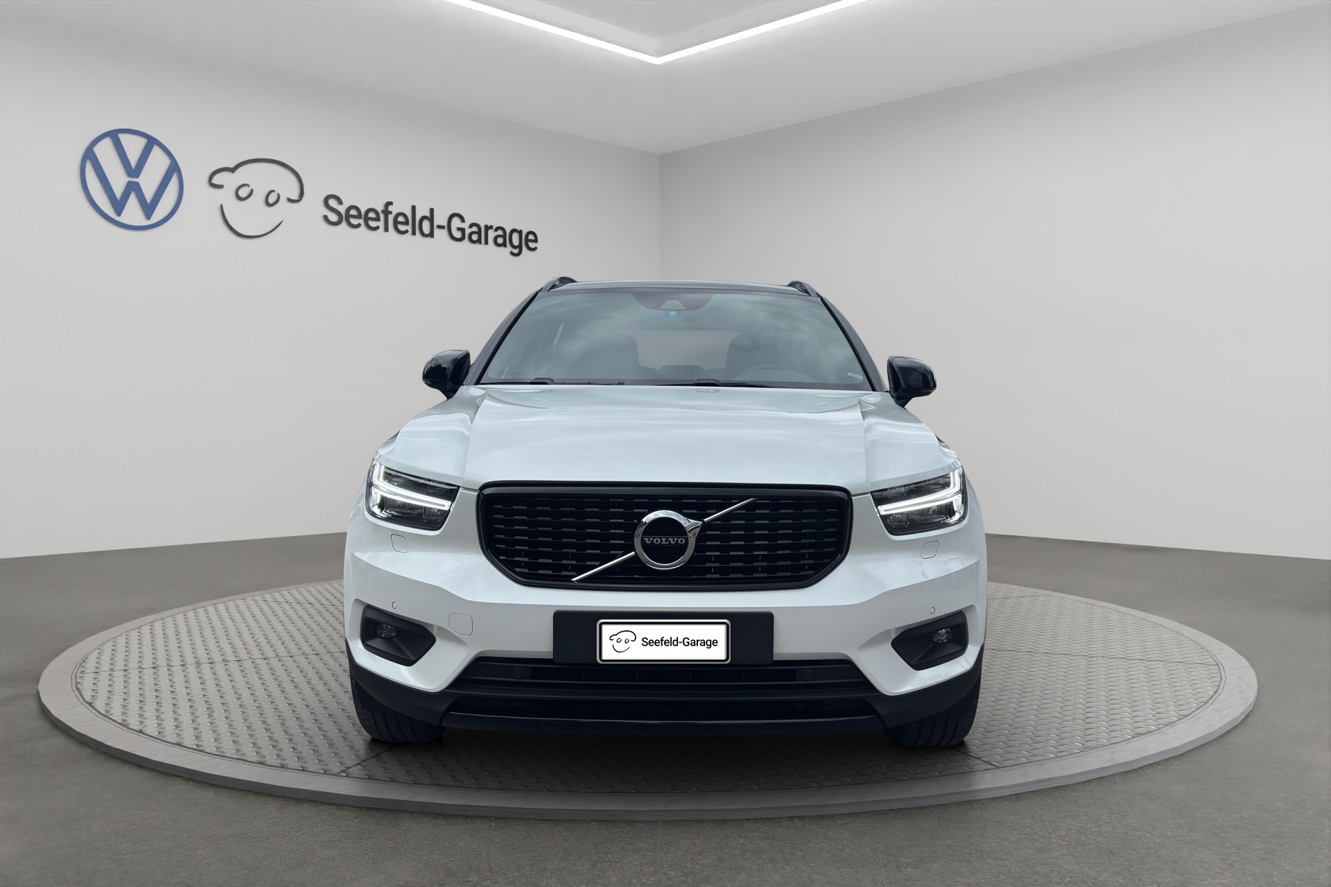VOLVO XC40 B4 Benzin Mild Hybrid AWD R-Design Geartronic-image-1